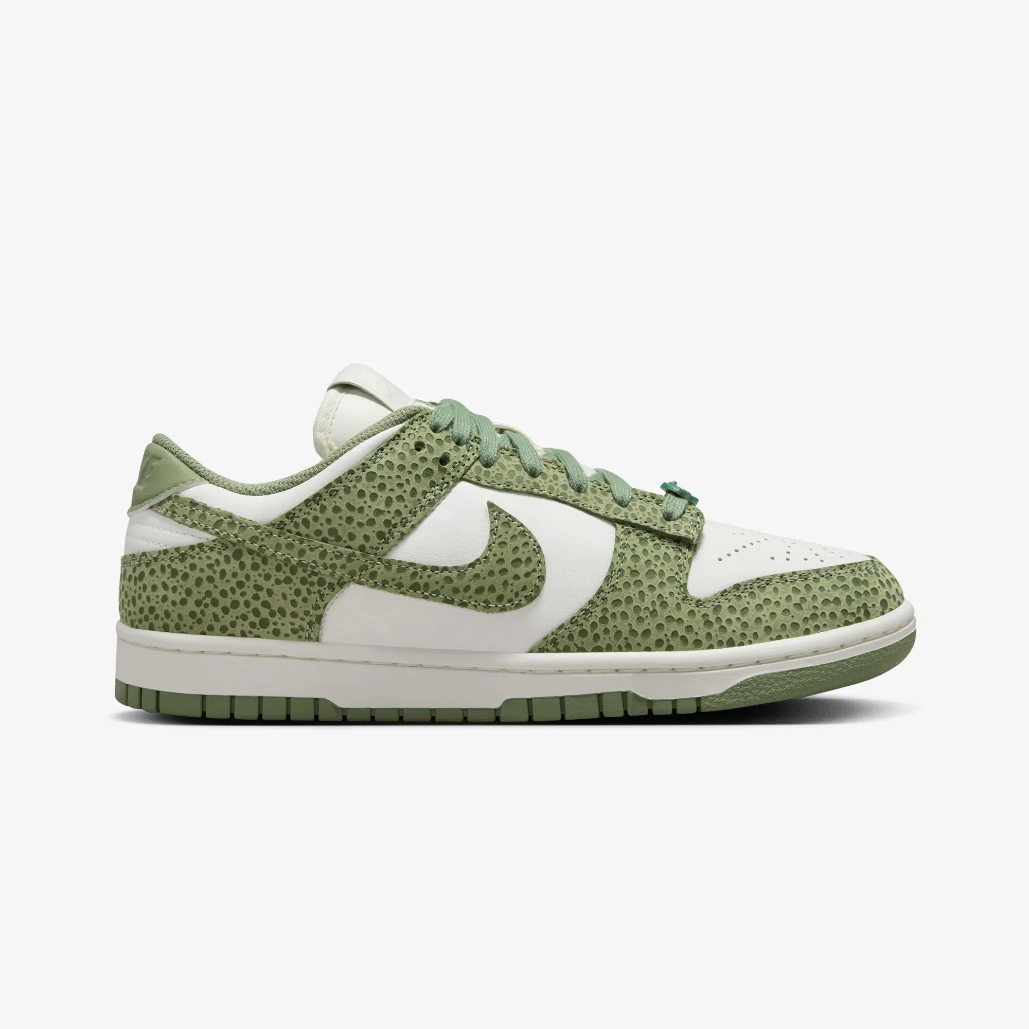 NIKE | DUNK LOW PREMIUM { OIL GREEN/OIL GREEN-TREELINE-SAIL StainResistant PaddedTongue