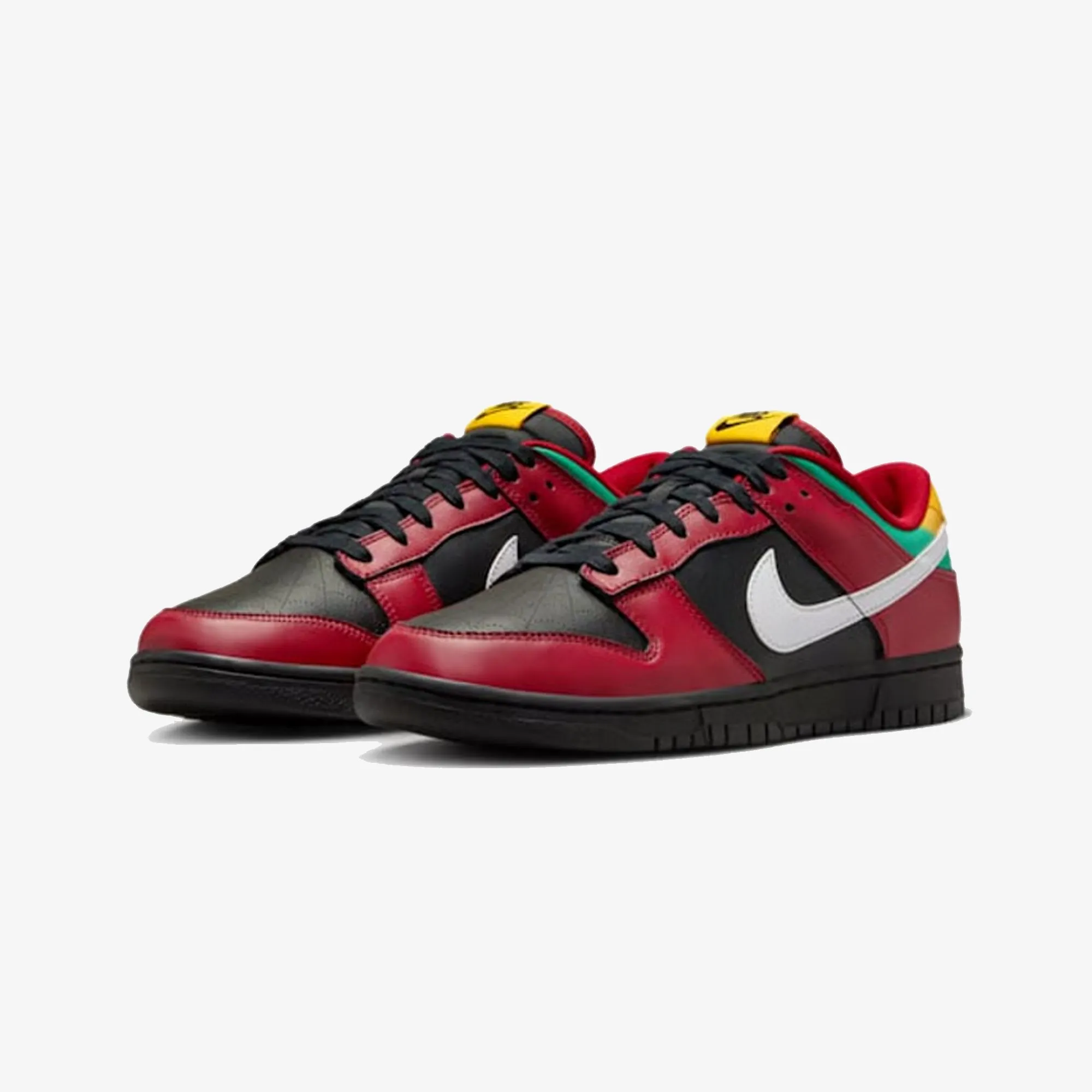 NIKE | DUNK LOW RETRO { BLACK/WHITE-GYM RED-UNIVERSITY GOLD Travel Essential