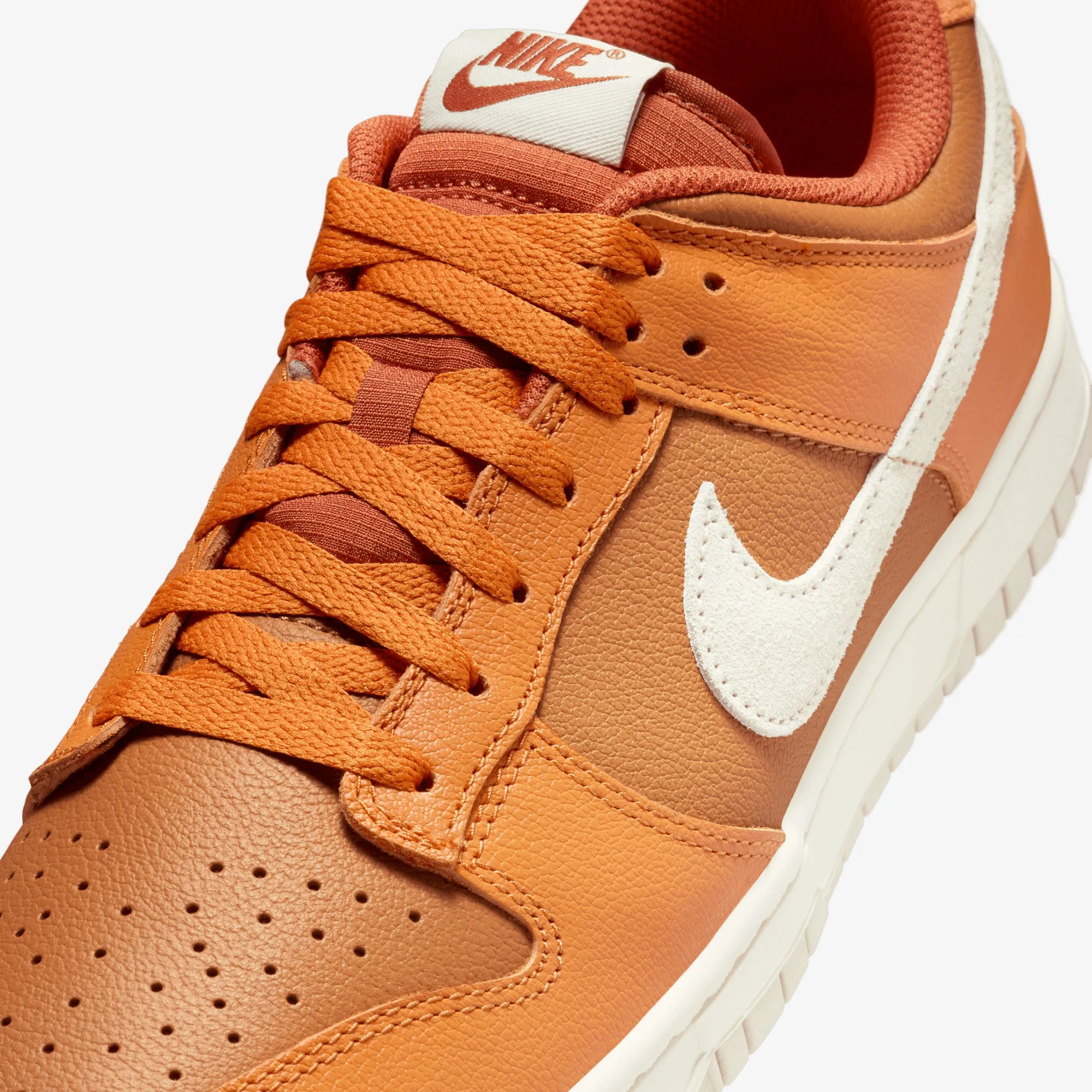 NIKE | DUNK LOW RETRO { MONARCH/LT OREWOOD BRN-FLAX-DARK RUSSET Agility Step