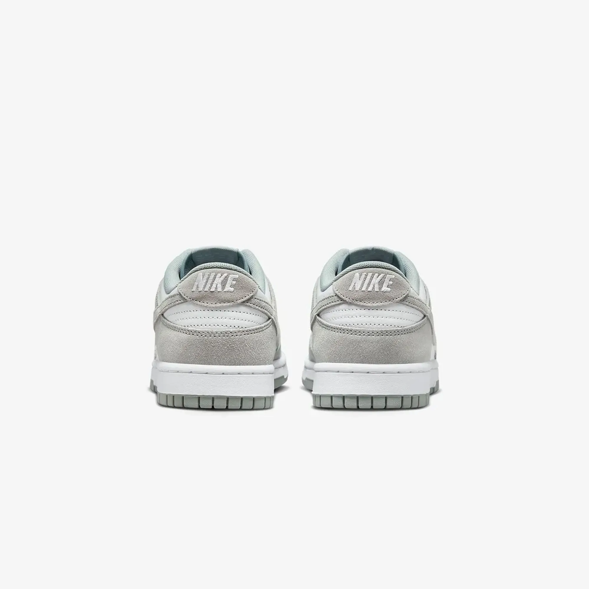 NIKE | DUNK LOW RETRO { WHITE/LIGHT PUMICE Air Movement