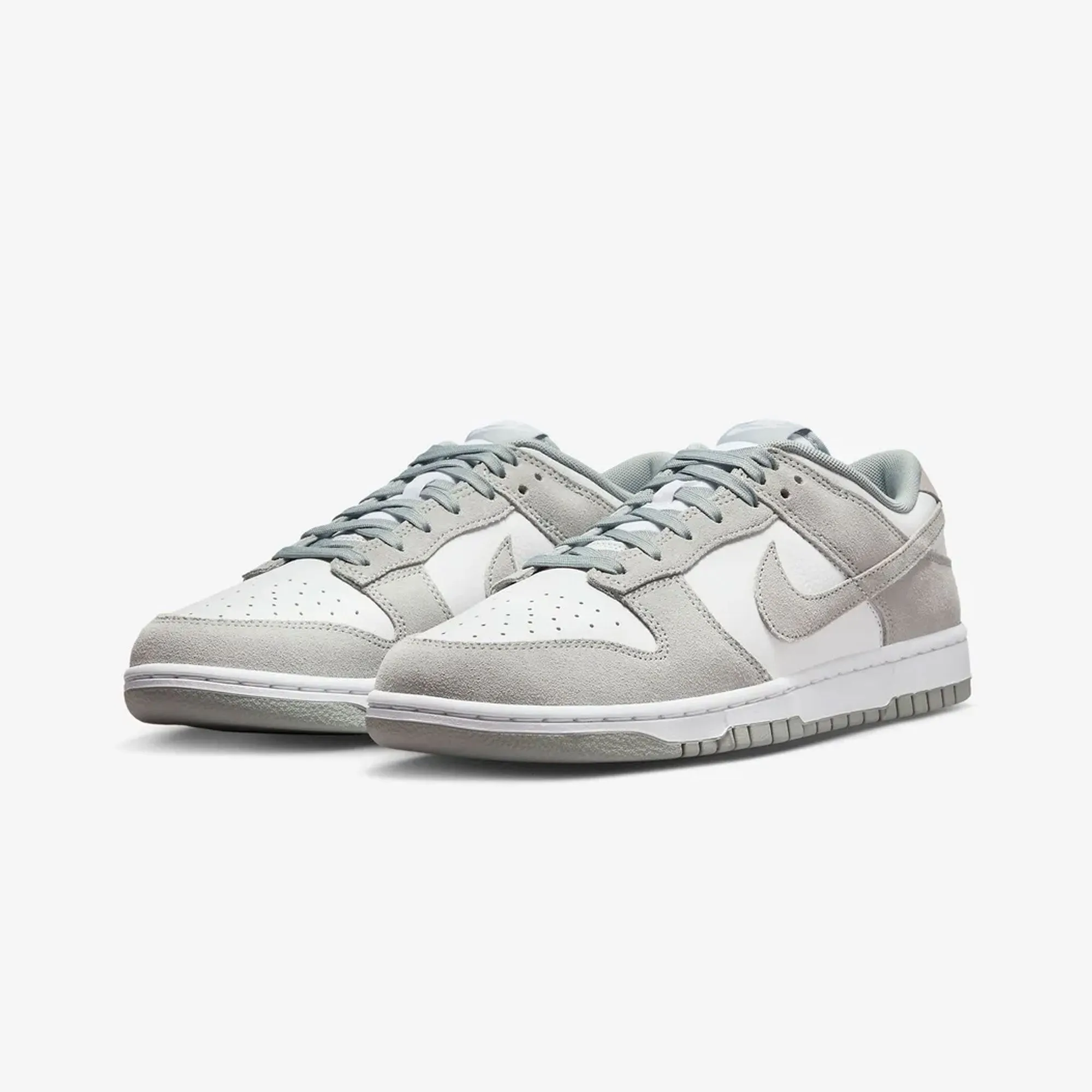 Light   Weight Design Enhanced Flex Zones NIKE | DUNK LOW RETRO { WHITE/LIGHT PUMICE