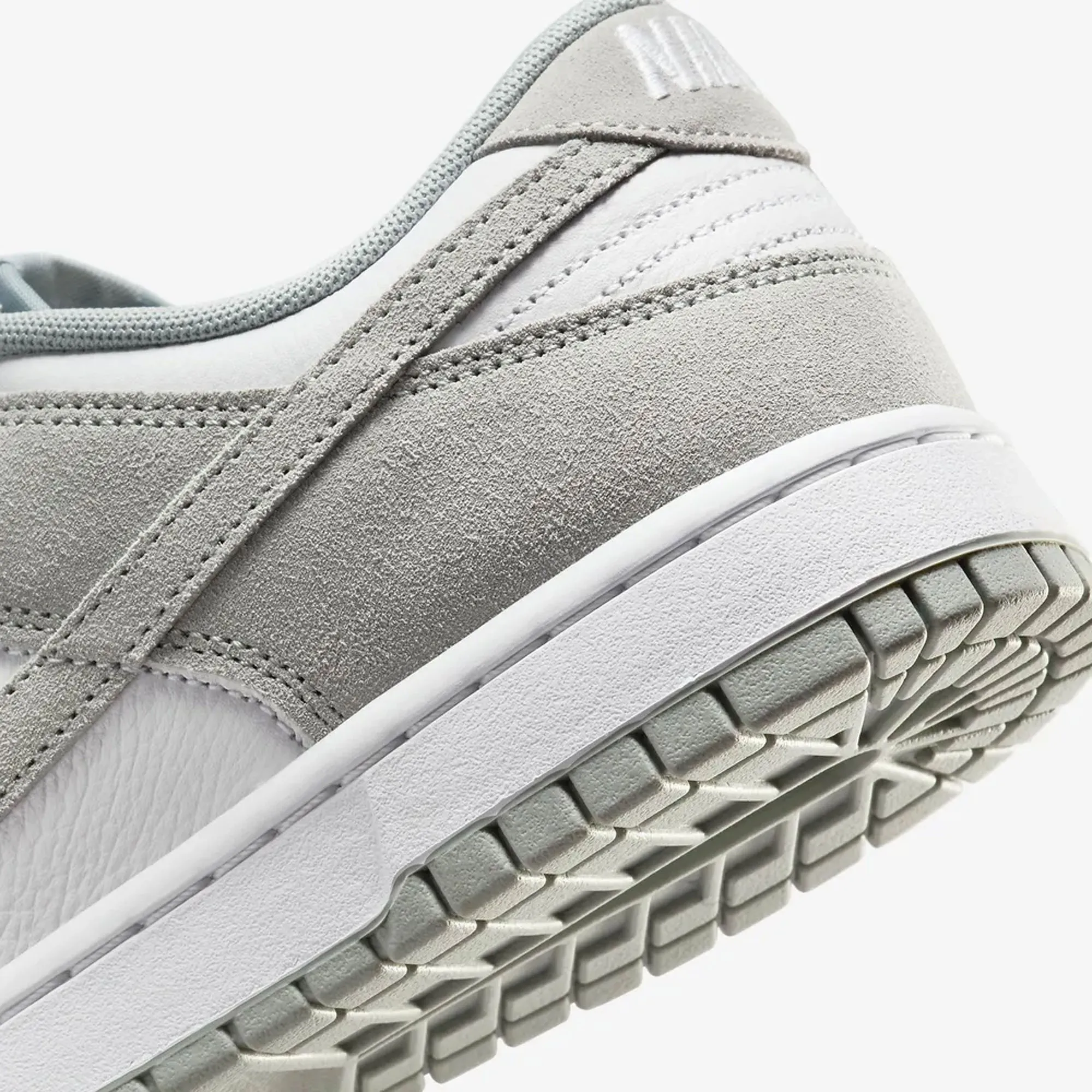 NIKE | DUNK LOW RETRO { WHITE/LIGHT PUMICE Active Step Rubber Traction Pods