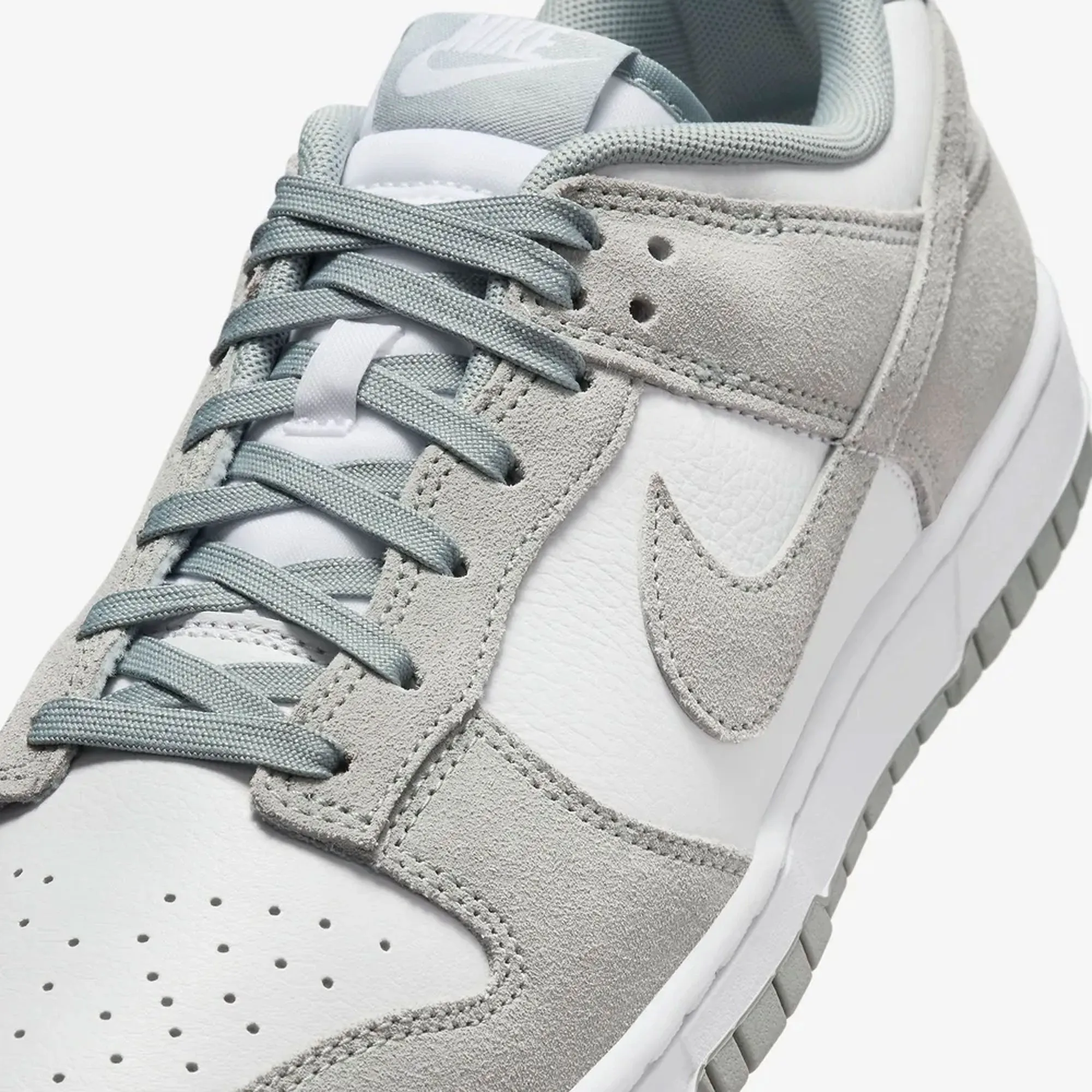 Night Run Travel Fit NIKE | DUNK LOW RETRO { WHITE/LIGHT PUMICE