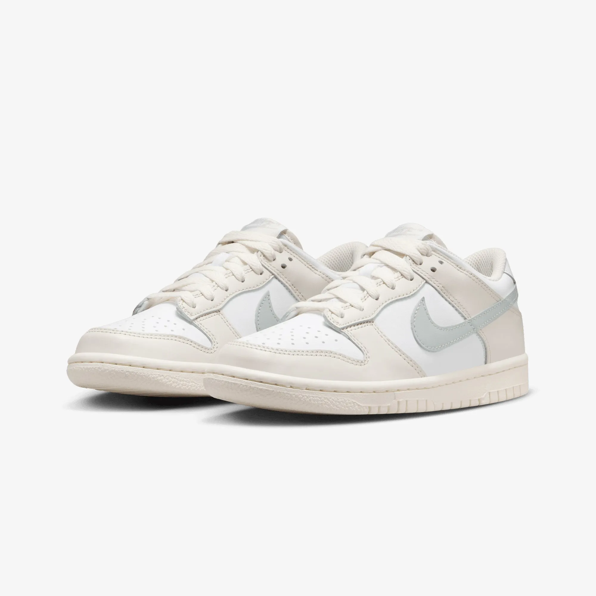Multi Directional Flex Airflow Optimization Nike | DUNK LOW { WHITE/LIGHT SILVER-PHANTOM