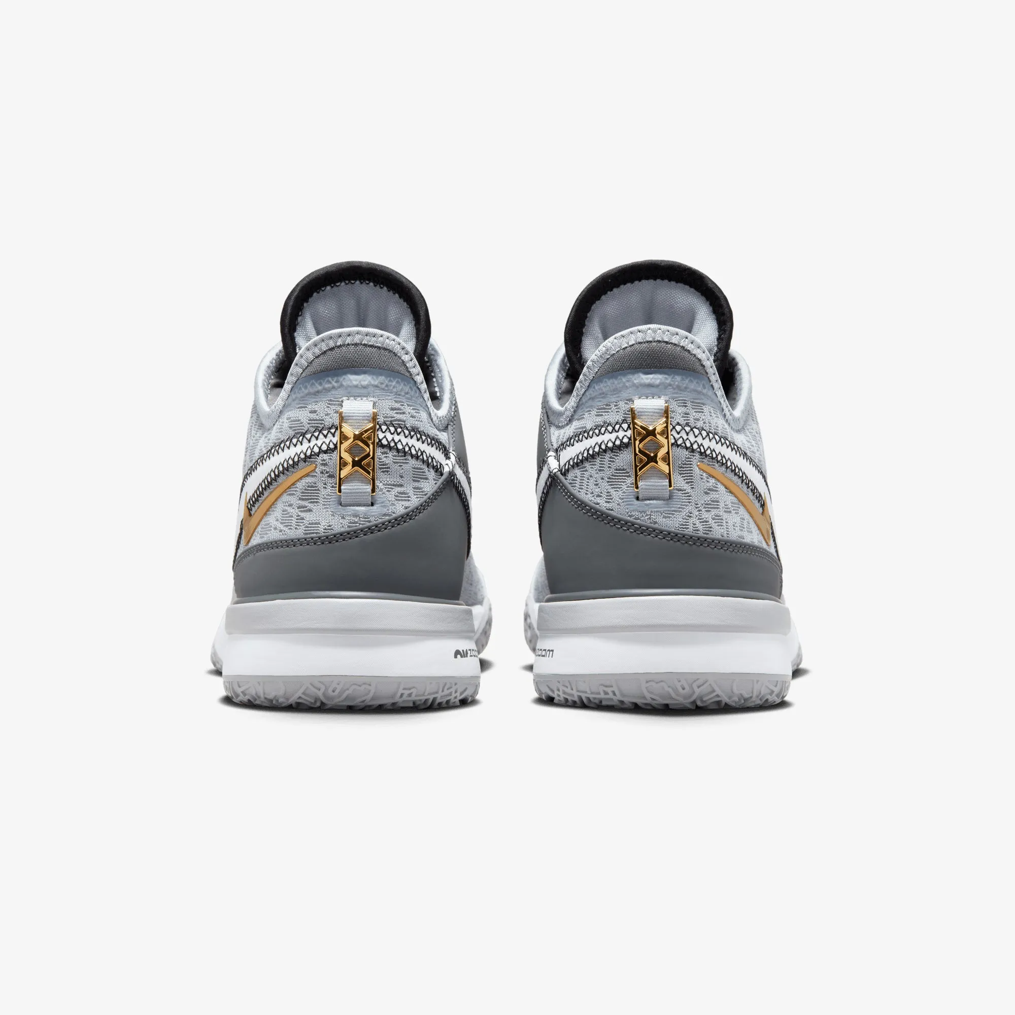 NIKE | LEBRON NXXT GEN { WOLF GREY/WHITE-IRON GREY-BLACK Smooth Form Training Run