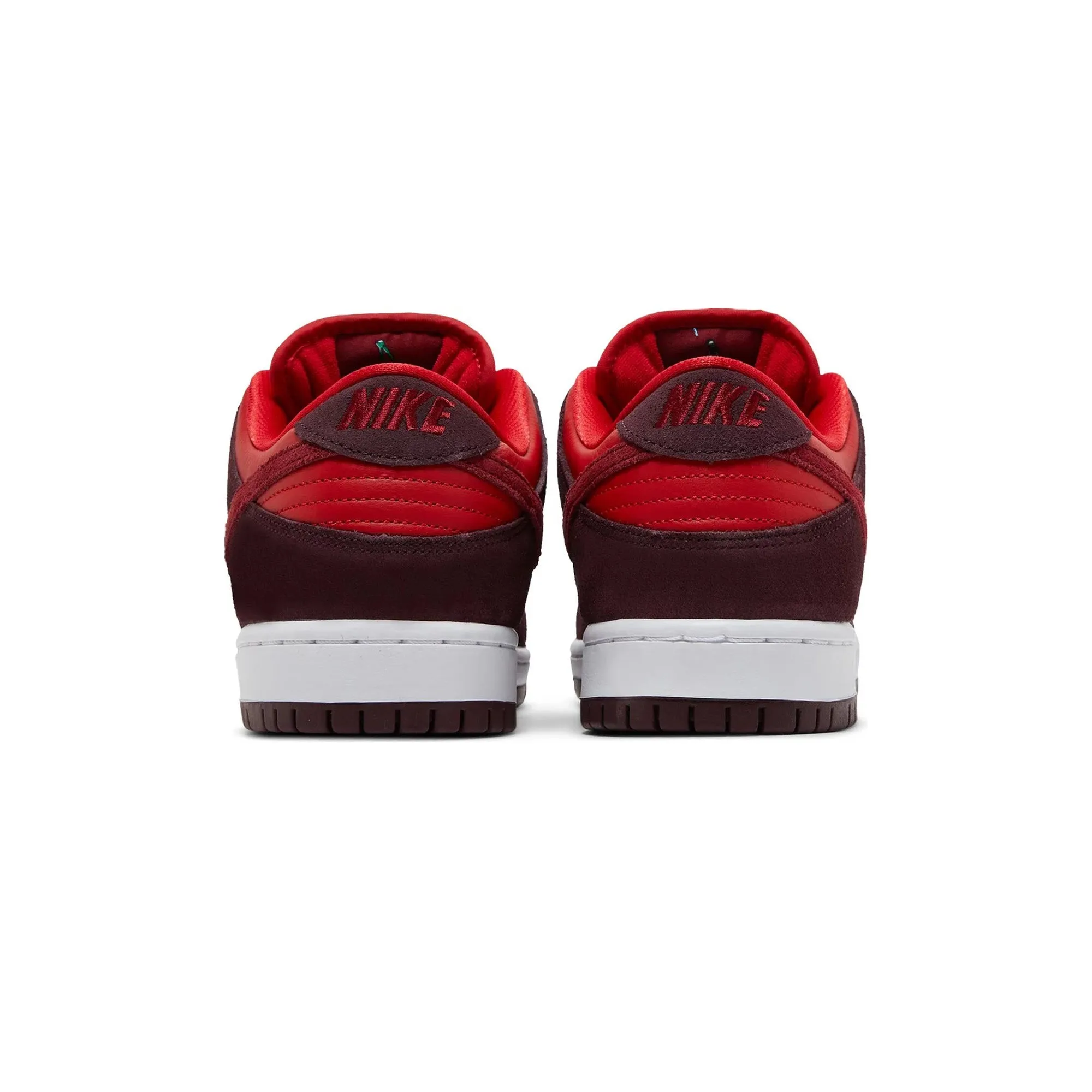 Distinctive cushioning Nike SB Dunk Low 'Cherry' (2022)