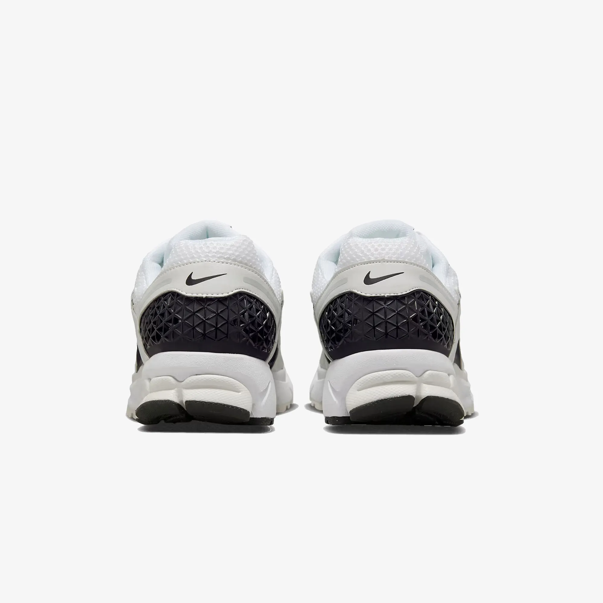 NIKE | ZOOM VOMERO 5 { WHITE/BLACK-PLATINUM TINT-MTLC PLATINUM Quick Comfort Casual Edge