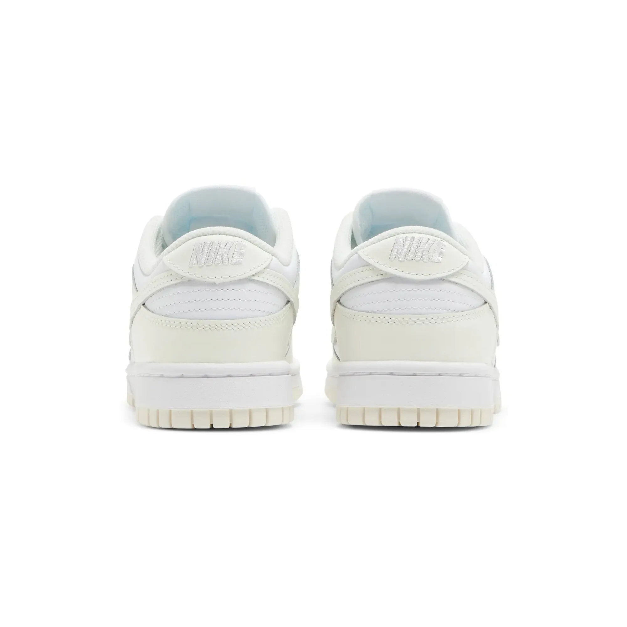 Jumping Support Nike Dunk Low Retro 'Coconut Milk' W (2022)