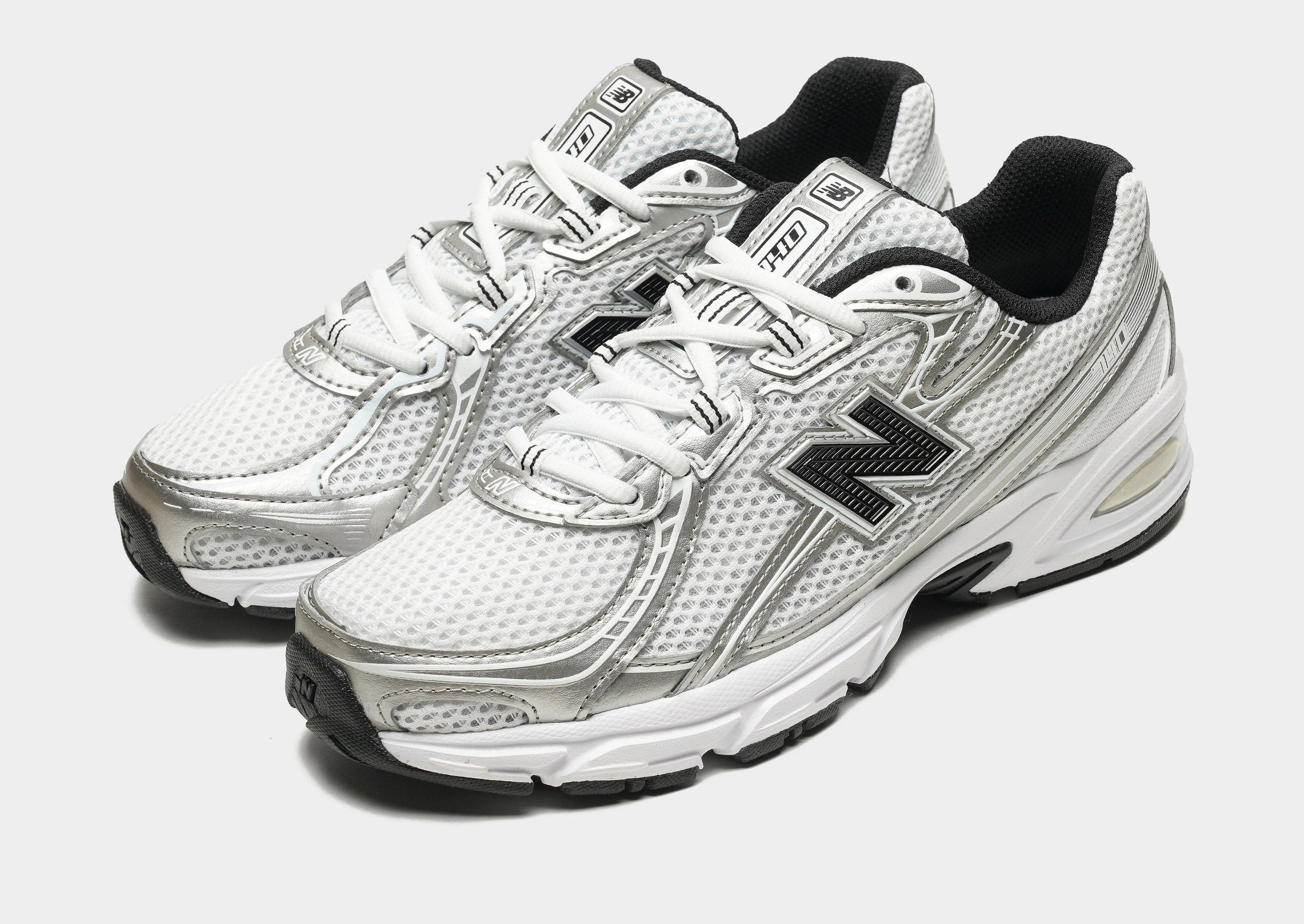 short - distance running shoes 740