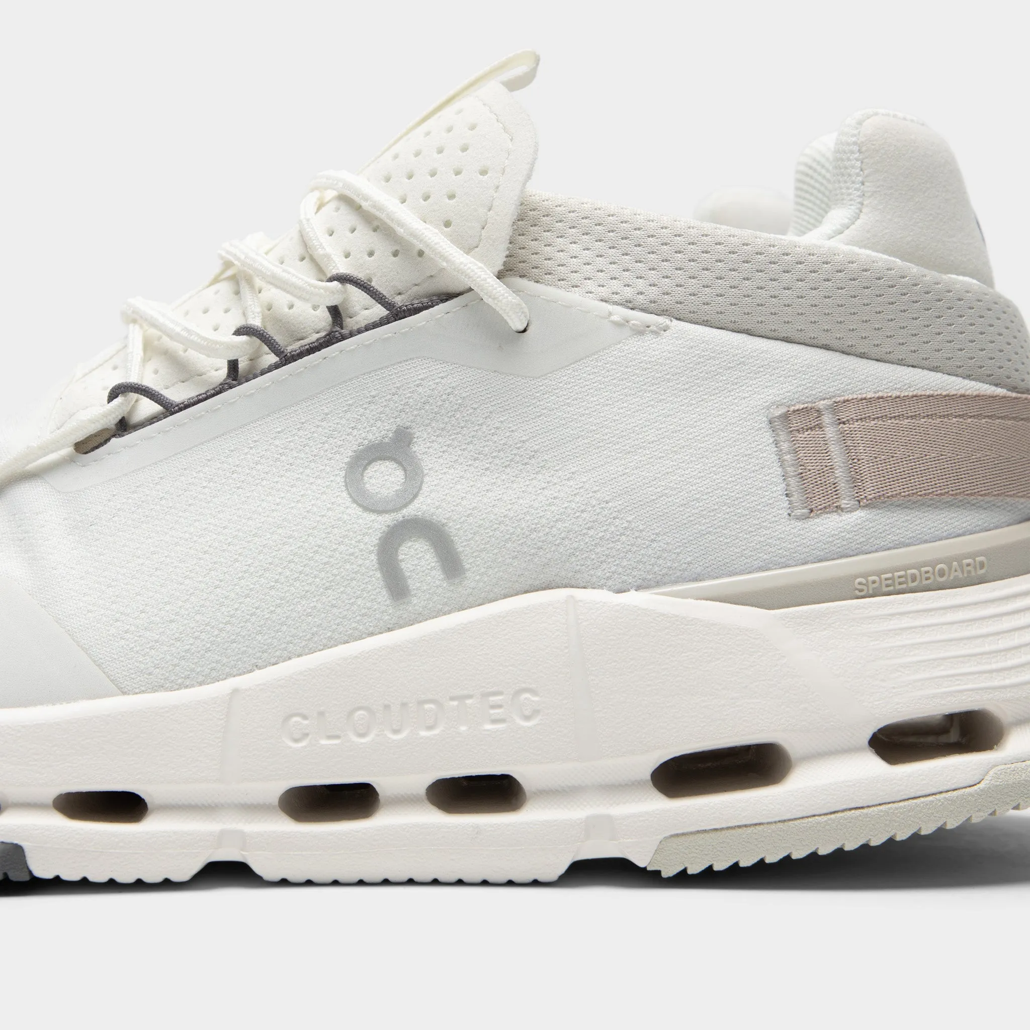 On Cloudnova 2 Ice / Sand Fresh Tone Durable Construction