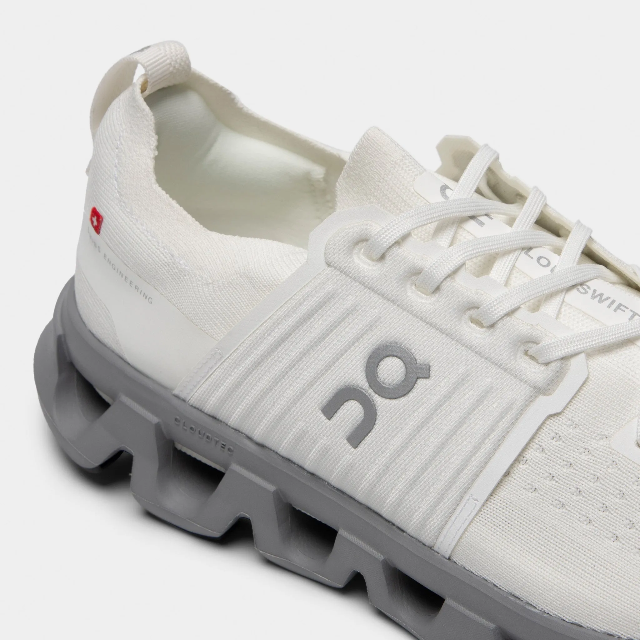 On Cloudswift 4 Ivory / Alloy Comfort Padding