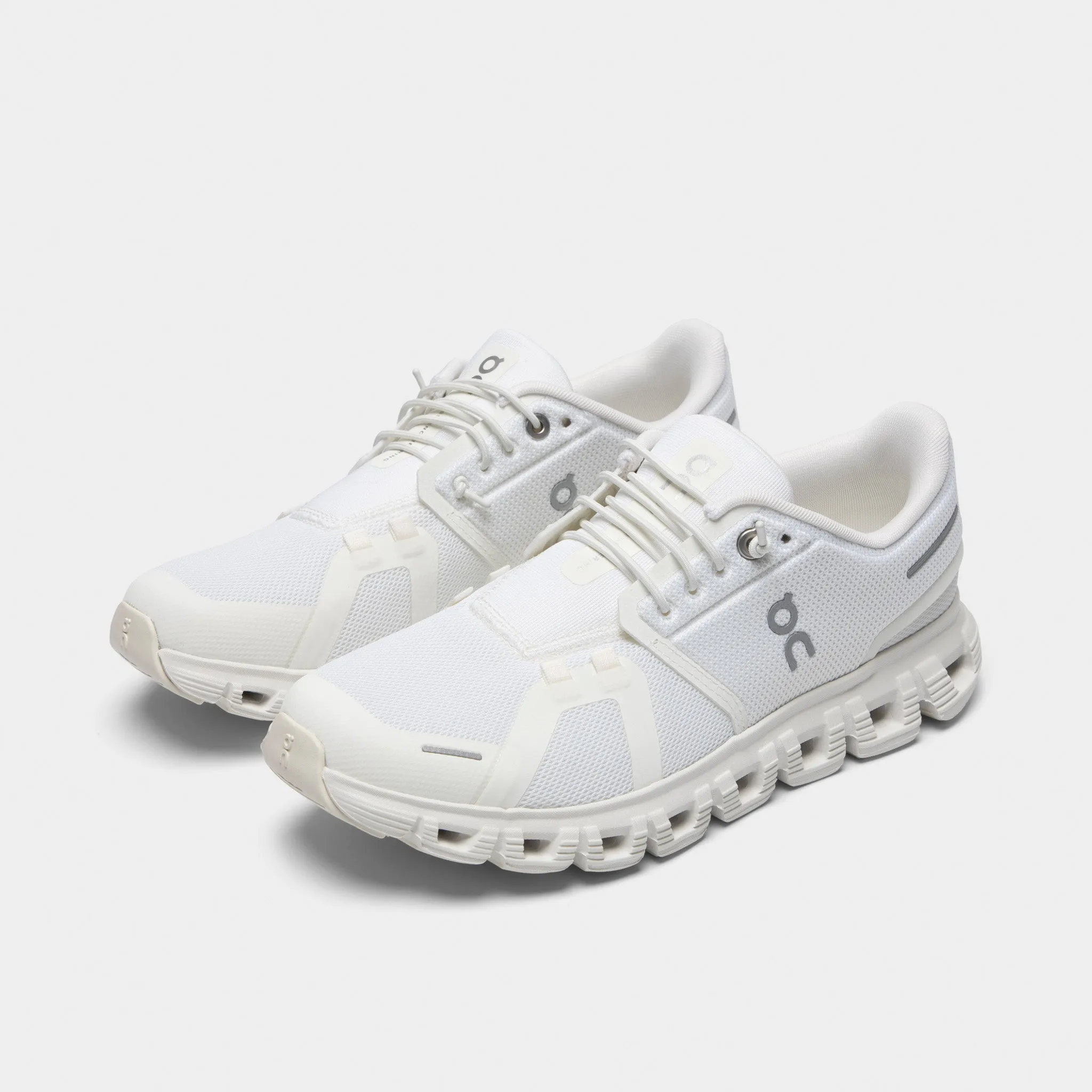 On Women's Cloud 6 White / White Zip Fast
