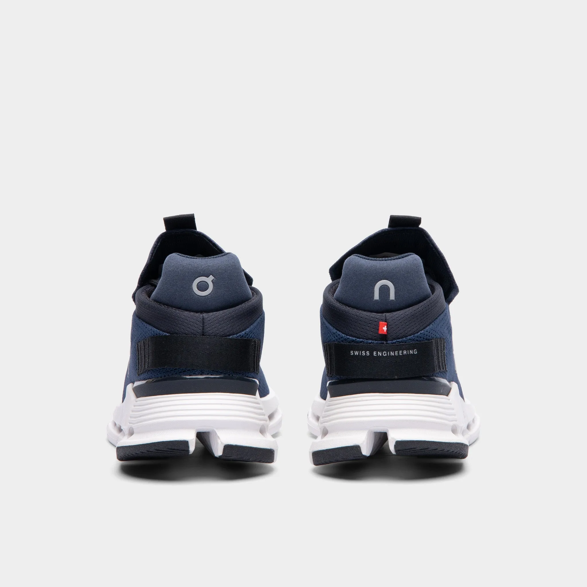 On Women's Cloudnova Navy / White Moisture wicking