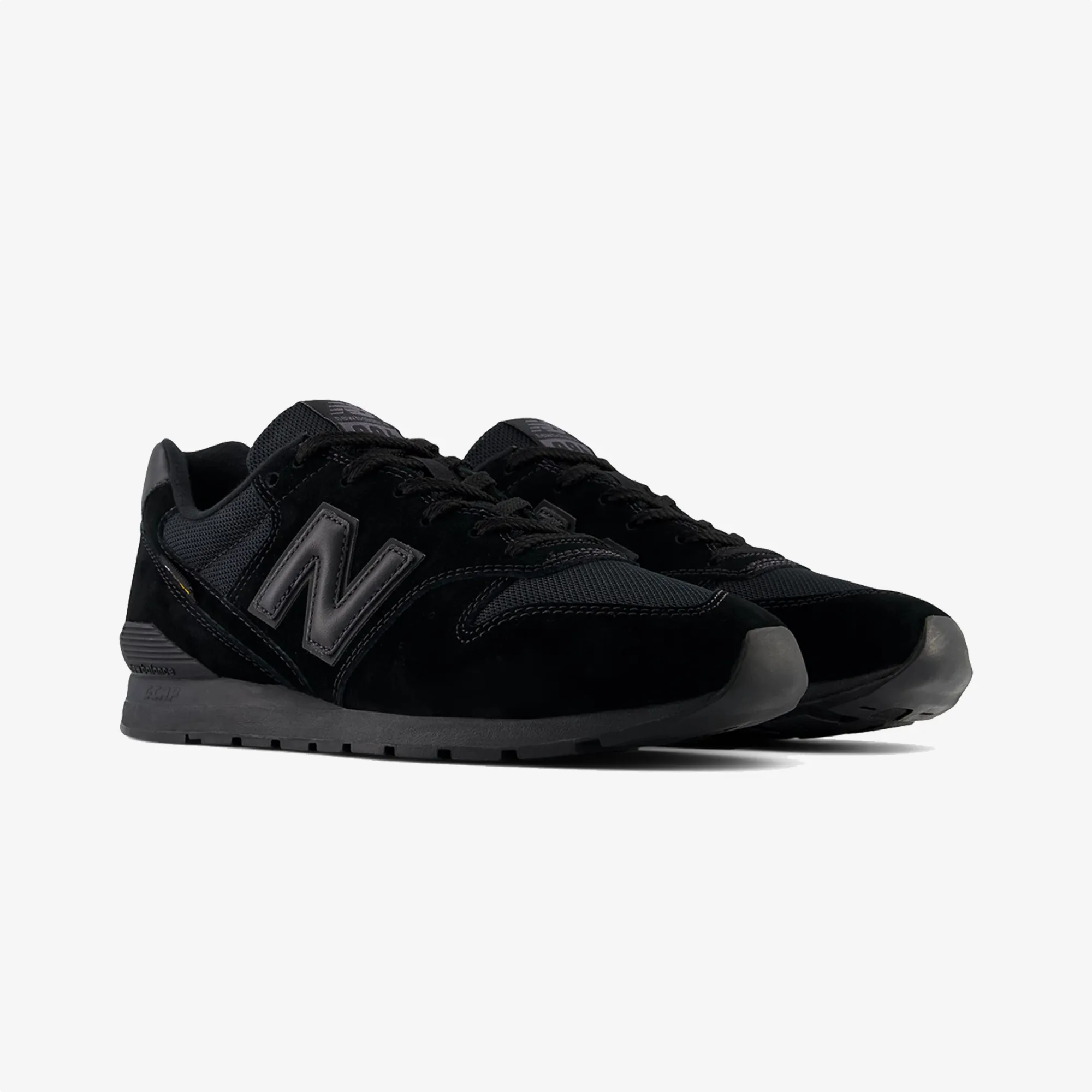 New Balance | 996 { BLACK running in a floating bridge area shoes