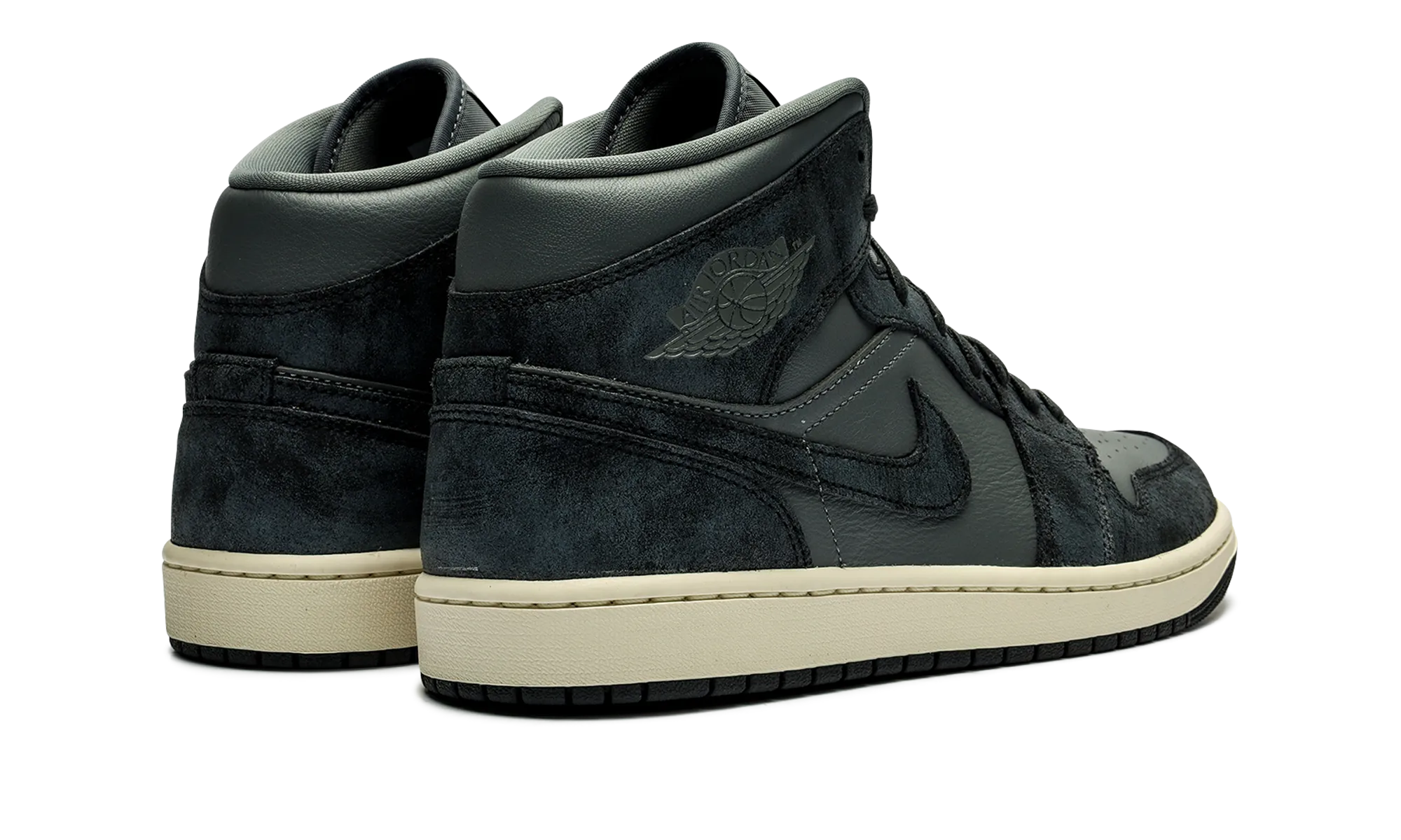 AIR JORDAN 1 MID WMNS "DISTRESSED SMOKE GREY" Step Forward