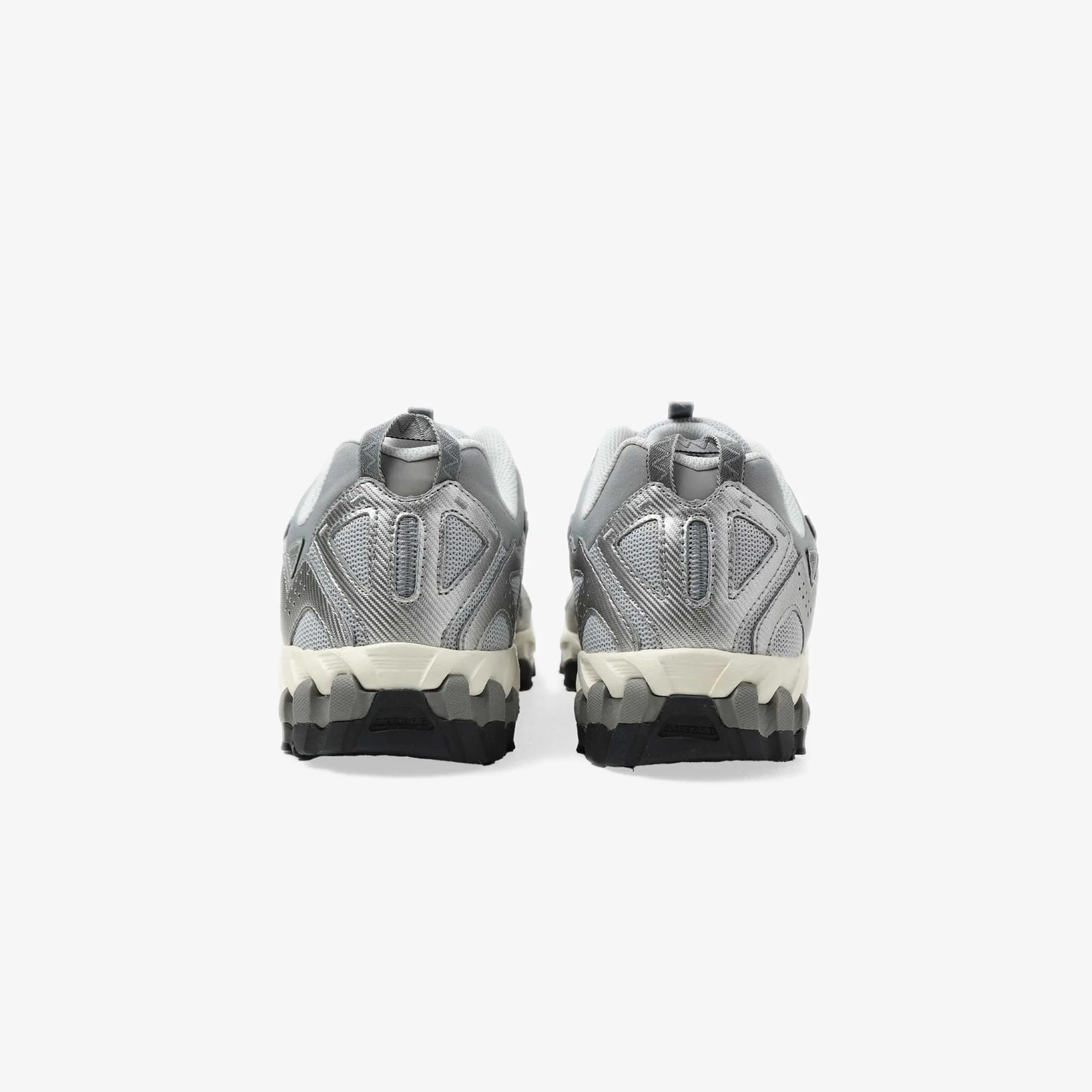Easy - to - Clean adventure - themed running gear New Balance | 610T { GREY