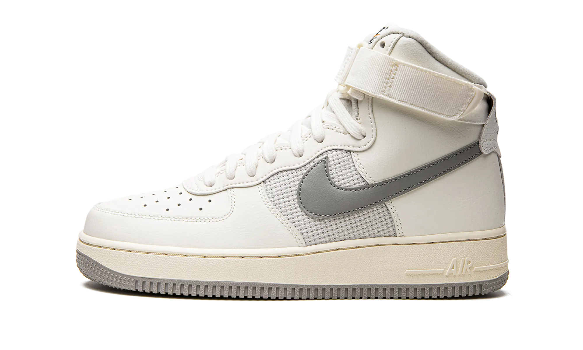 Air Force 1 High '07 LV8 "Sail" Campus Life