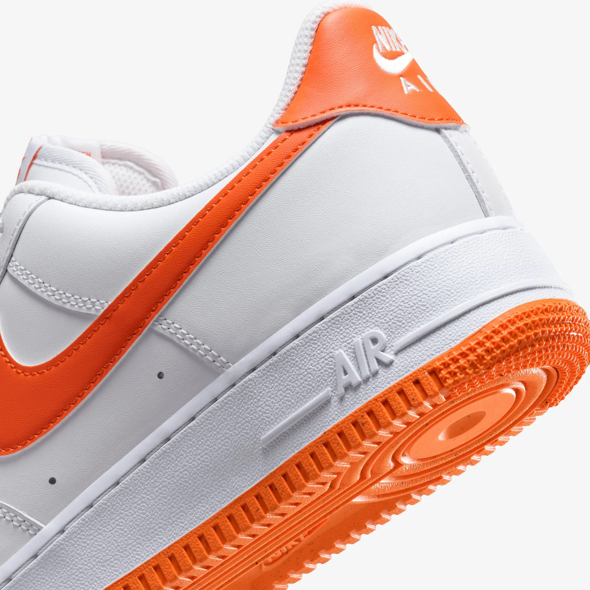 NIKE | AIR FORCE 1 '07 LV8 { WHITE/SAFETY ORANGE-WHITE All Day Work Cold Friendly