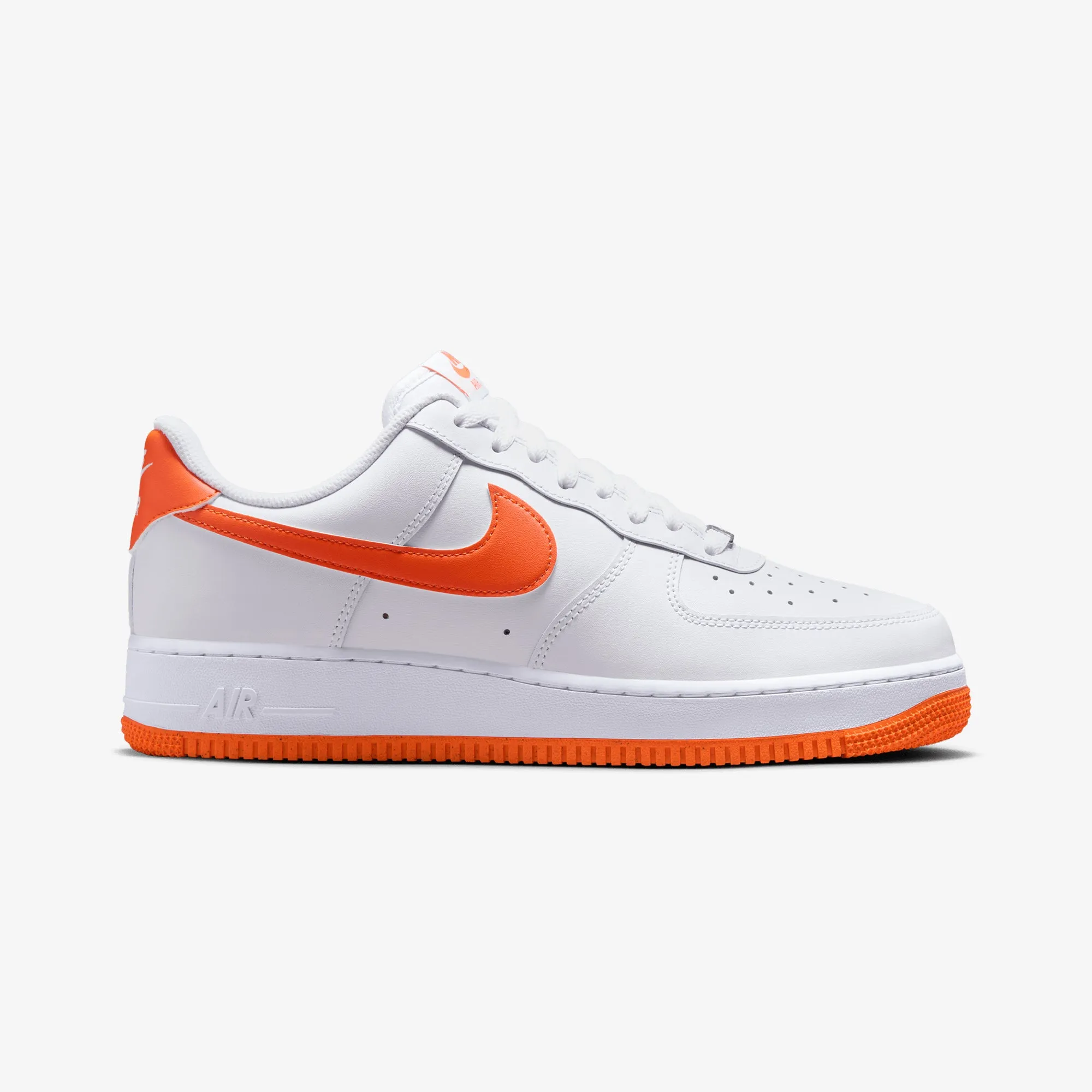 NIKE | AIR FORCE 1 '07 LV8 { WHITE/SAFETY ORANGE-WHITE Airflow Design Indoor