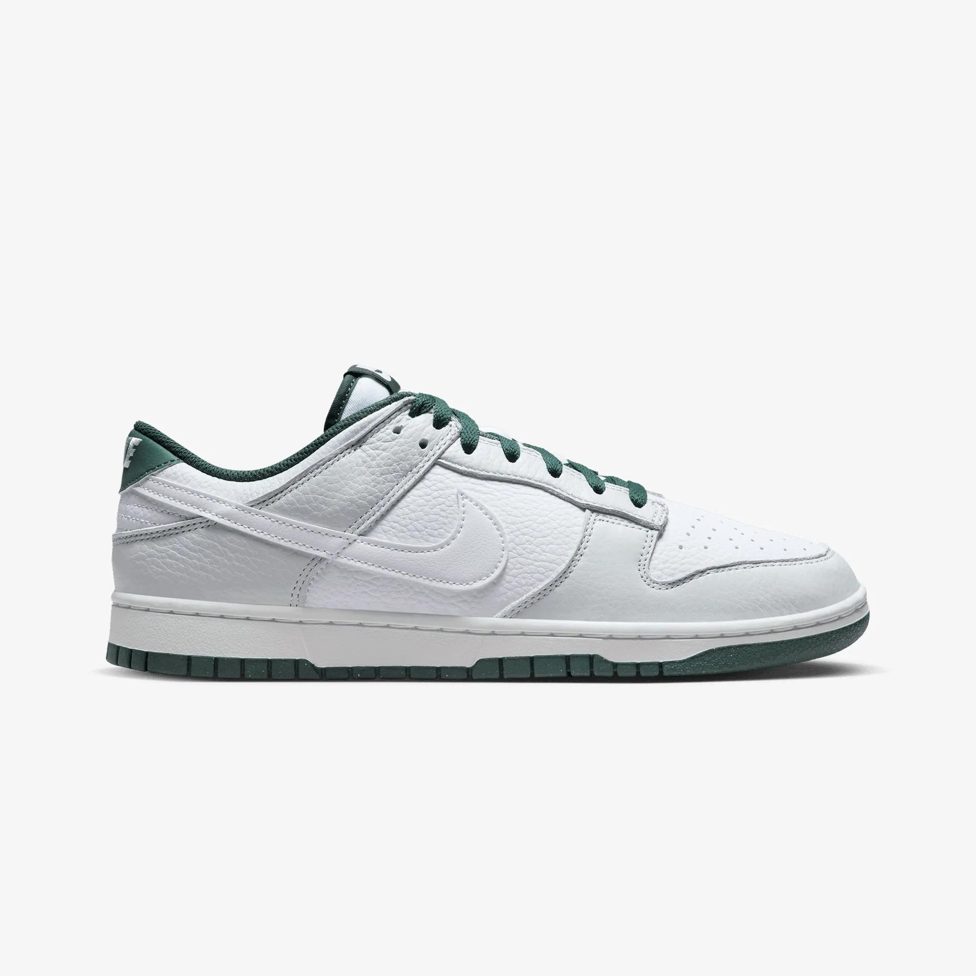 NIKE | DUNK LOW RETRO SE { PHOTON DUST/WHITE-VINTAGE GREEN Travel Wear Training Ready