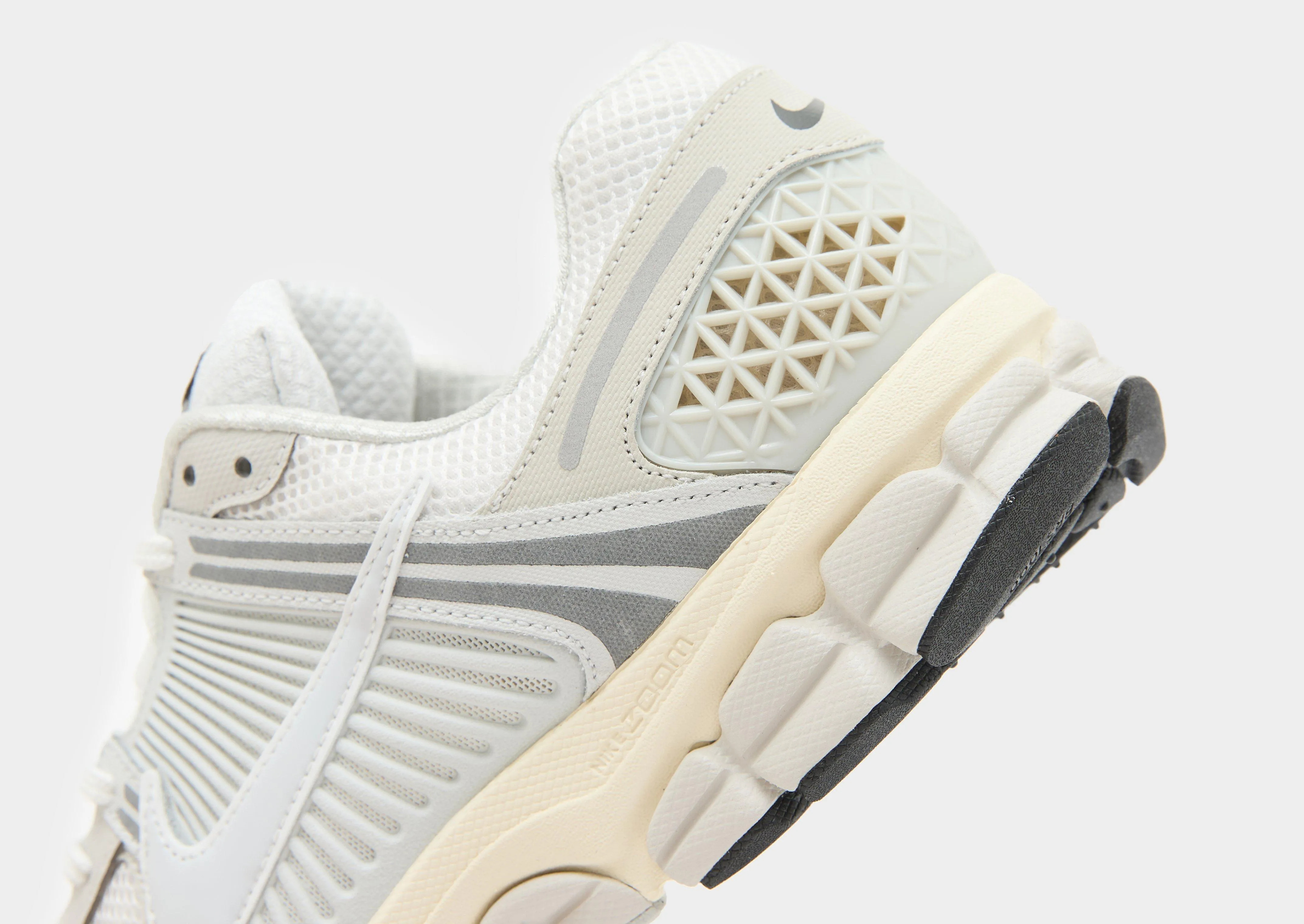 Zoom Vomero 5 design - innovation niche - market shoes