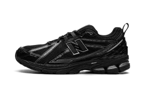 1906R "Black / Silver" climate - specific shoes Quality - Assured