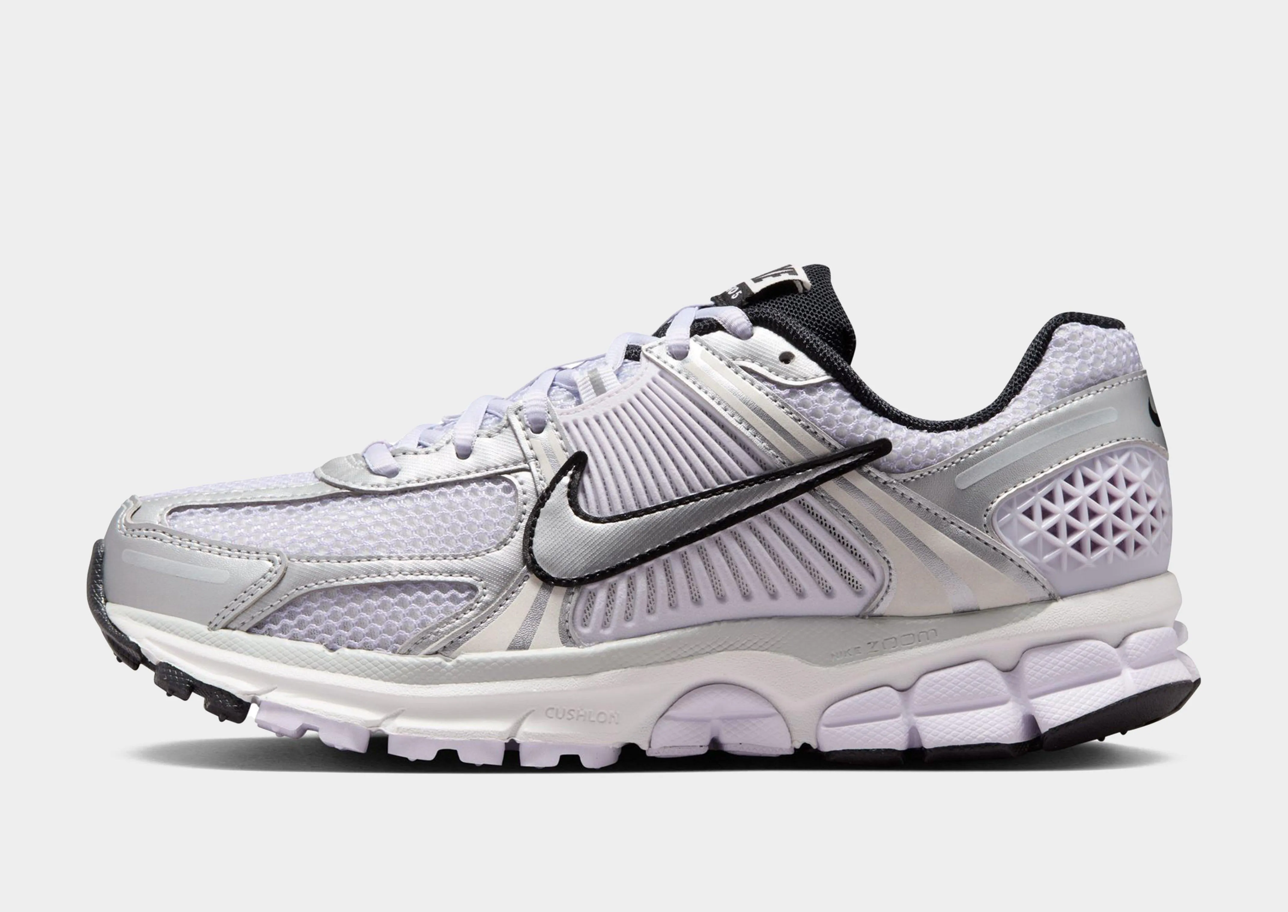 running in sloped tracks shoes Zoom Vomero 5 Women's