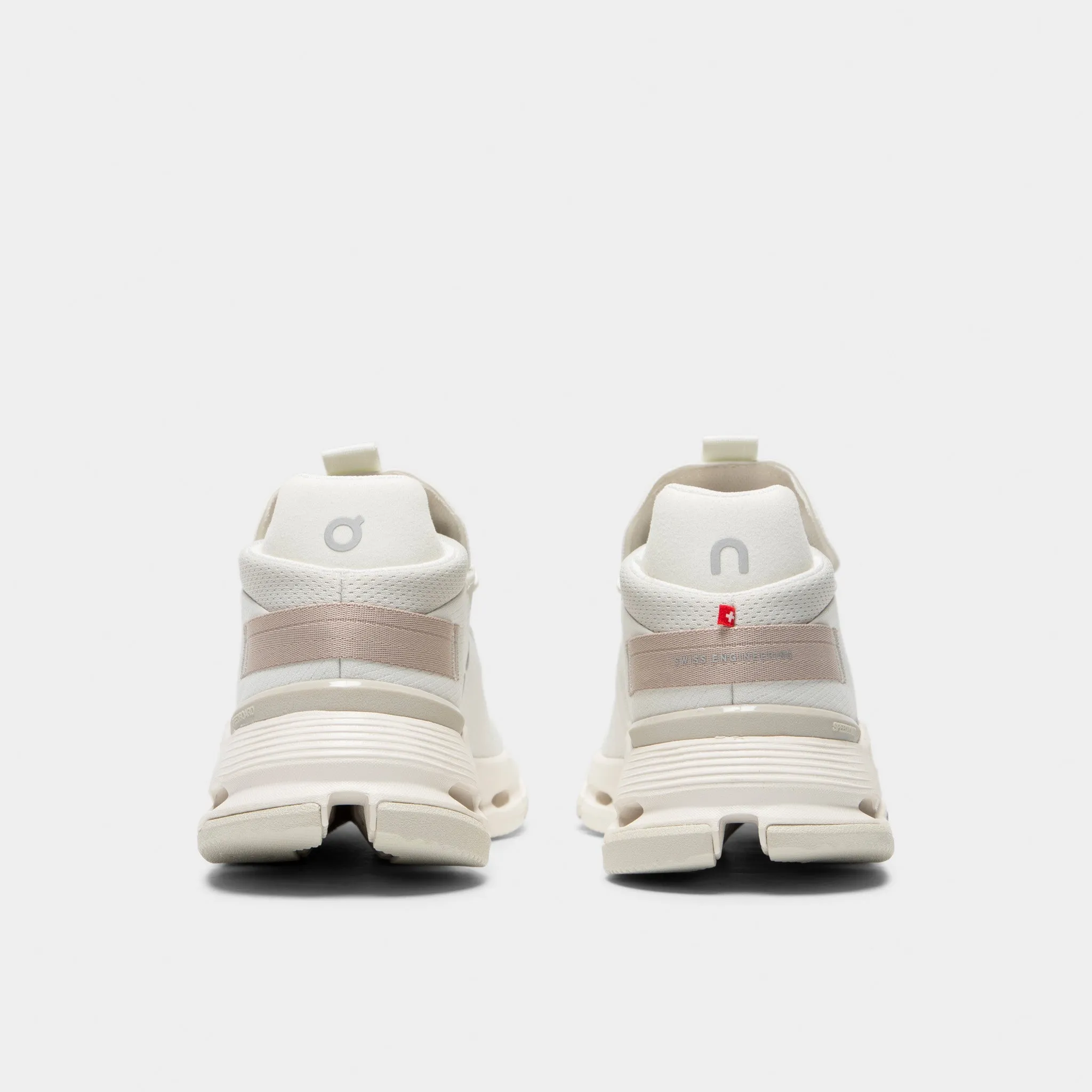 Shock absorption On Women's Cloudnova 2 Ice / Sand