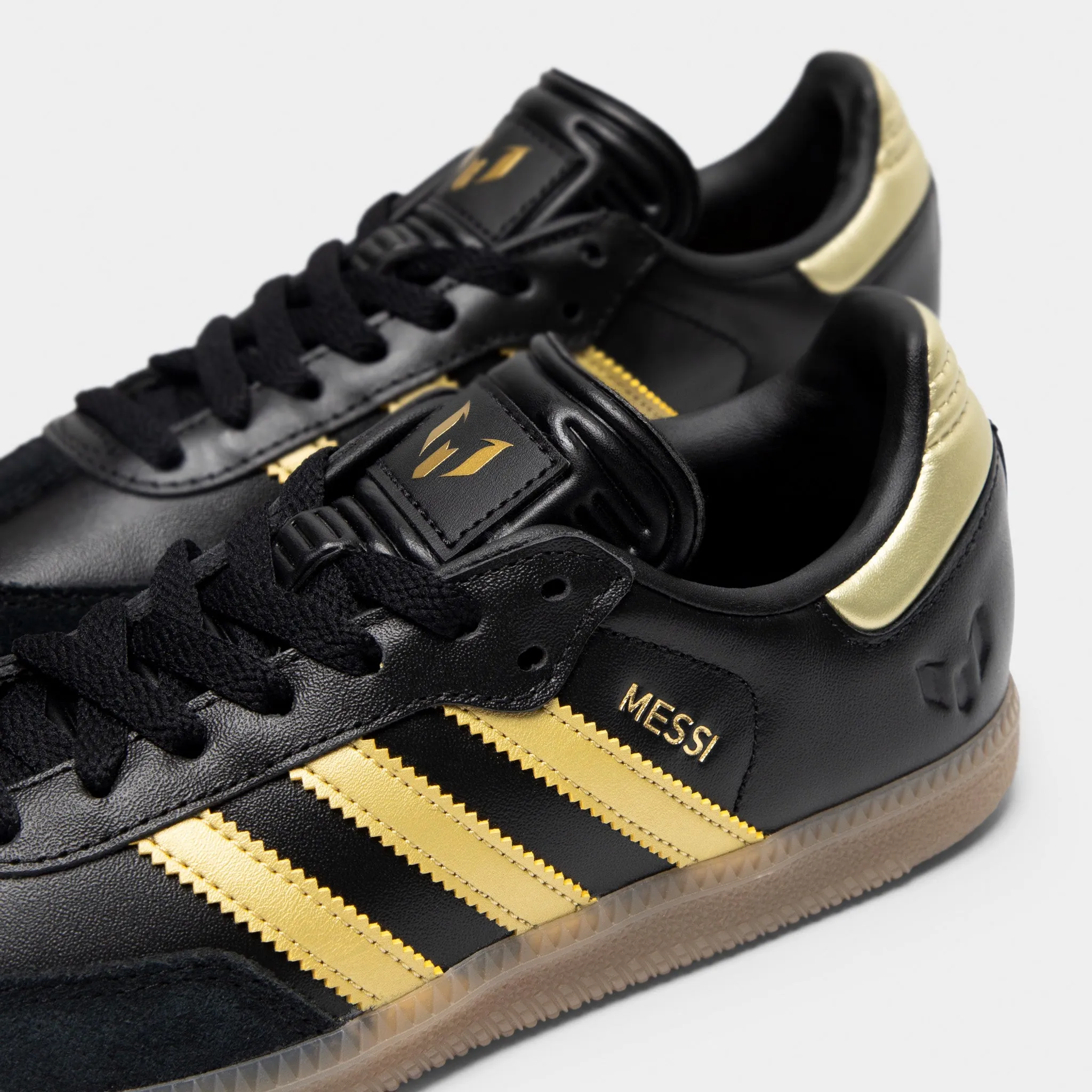 adidas Juniors' Samba Messi Core Black / Gold Metallic - Gum shape fit
