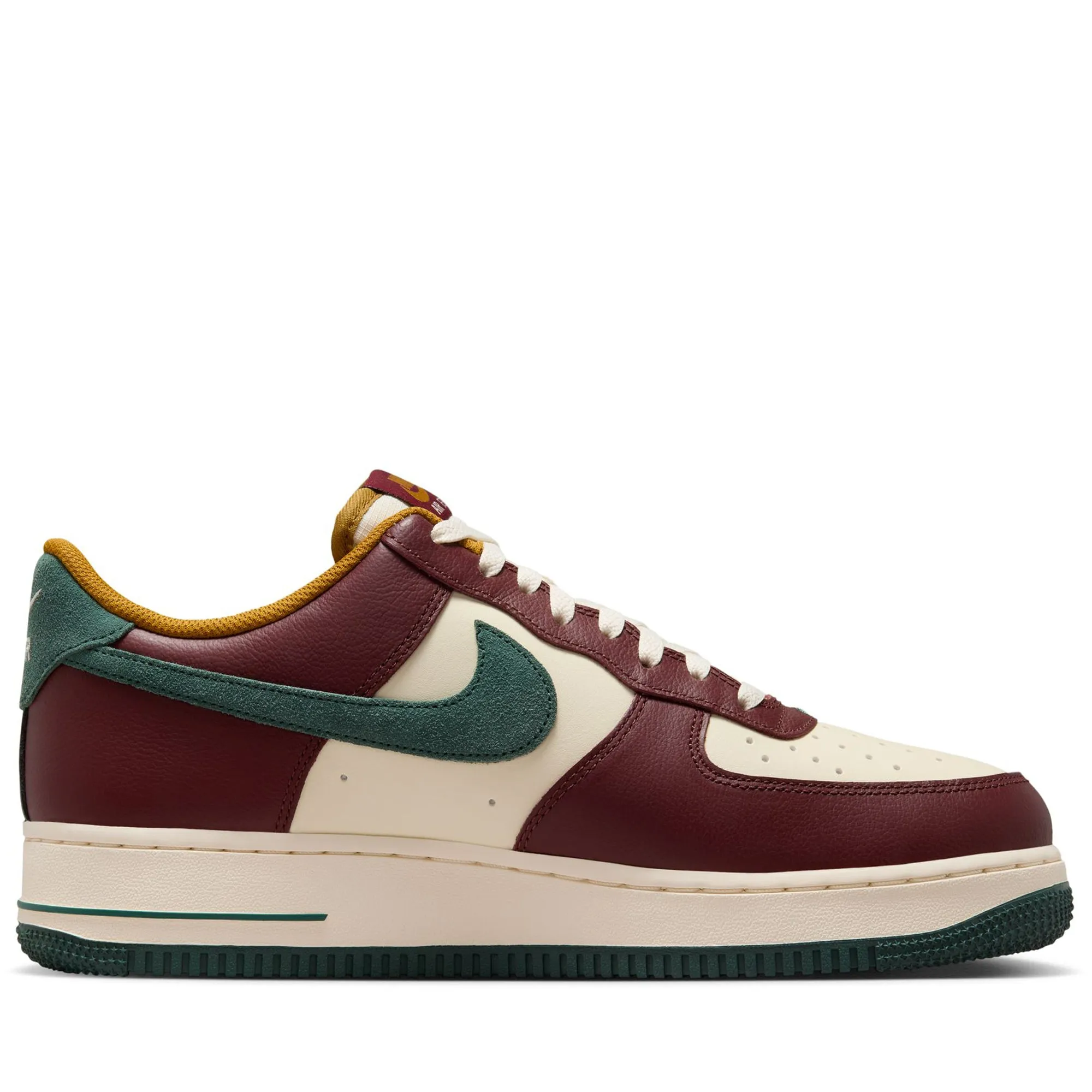 Luxe support Nike Air Force 1 '07 LV8 - Coconut Milk/Dark Team Red