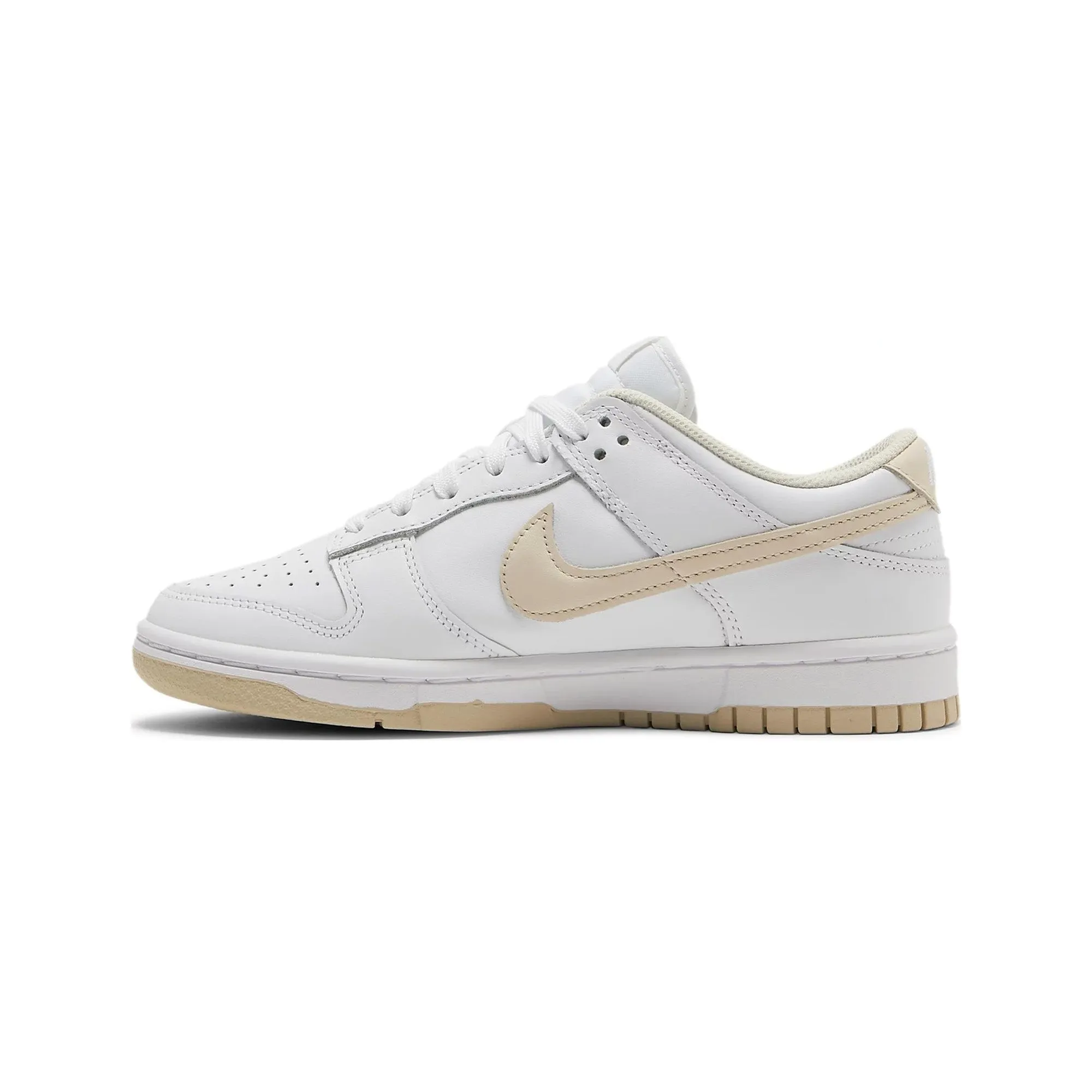 RegularFit Streamlined ease Dunk Low 'White Pearl' W