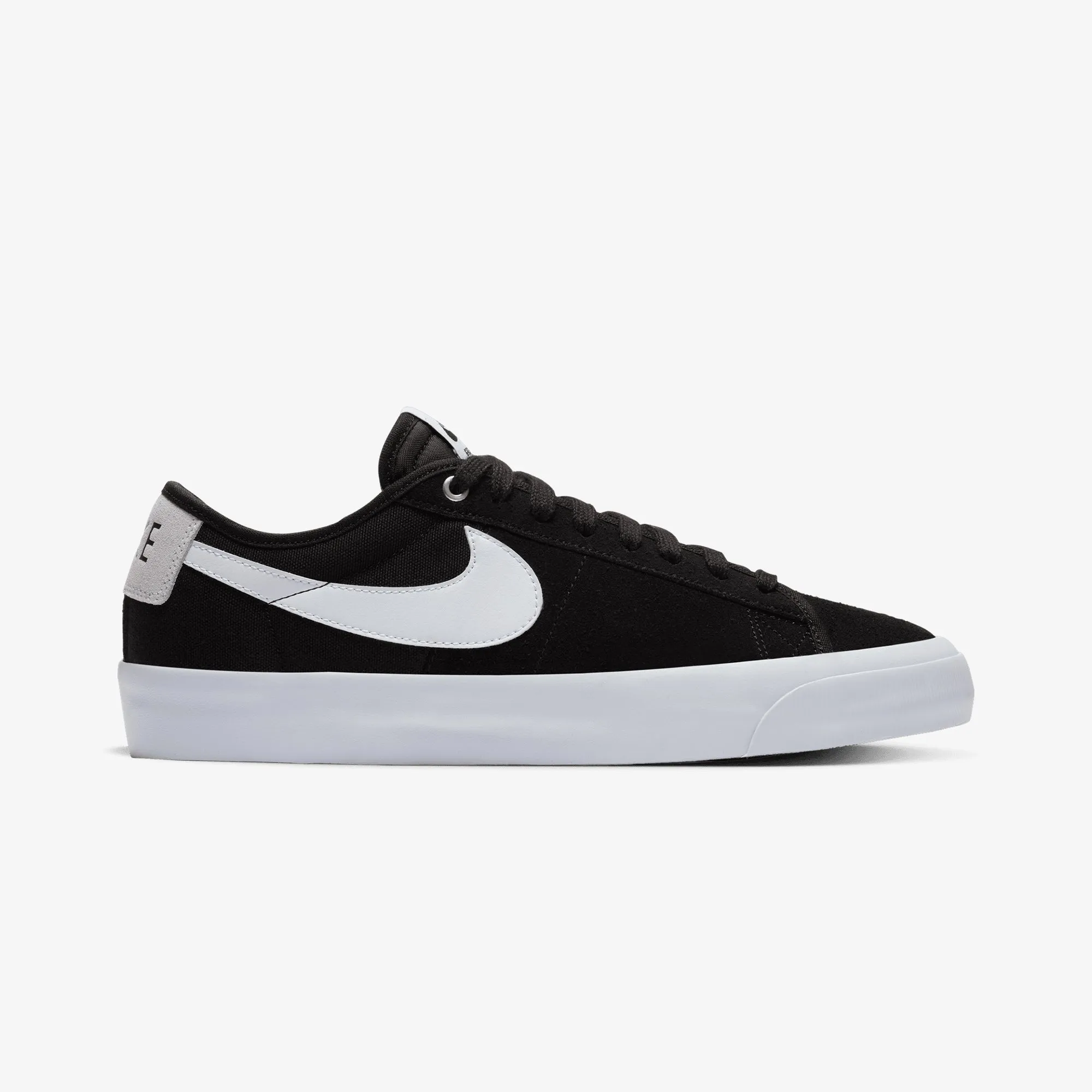 Nike | SB ZOOM BLAZER LOW PRO GT { BLACK/WHITE-BLACK-GUM LIGHT BROWN Ultra-soft fit Vibrant sole