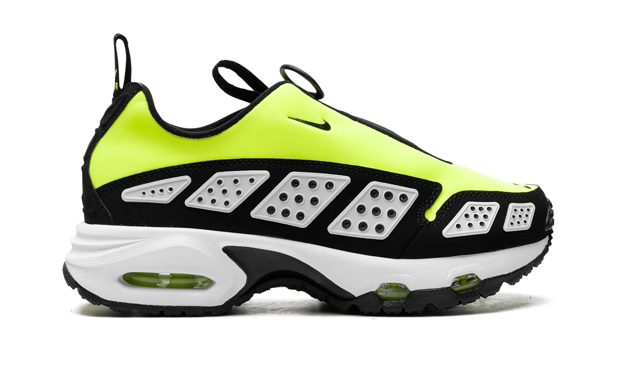 Air Max Sunder WMNS "Electric Green" dirt path