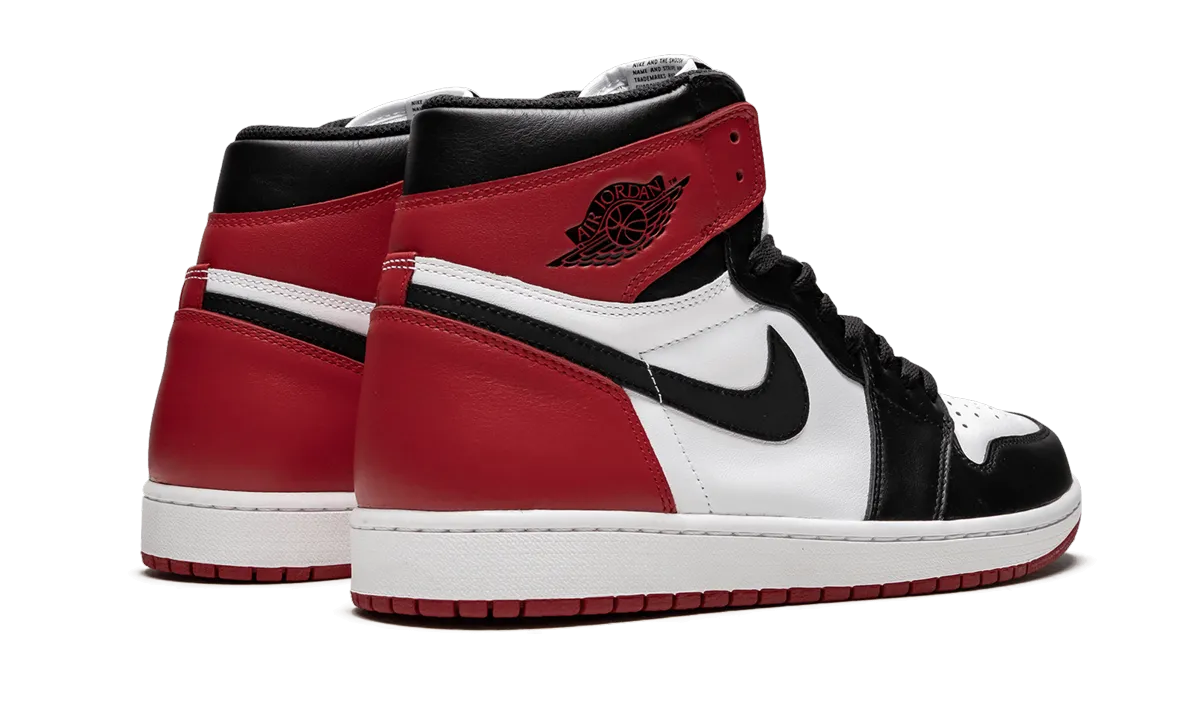 Lace Up Closure System Air Jordan 1 Retro High OG "Black Toe 2016"