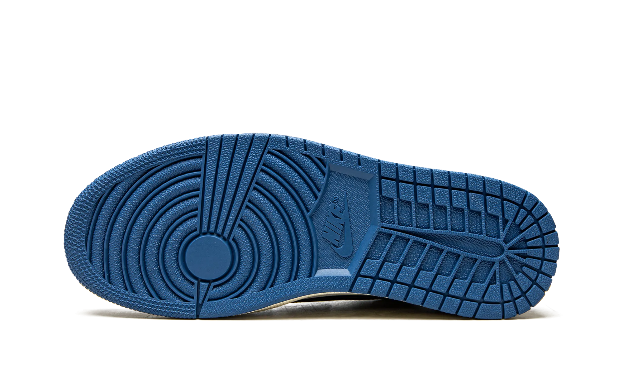Street Focus Air Jordan 1 Low OG SP "Travis Scott - Fragment"