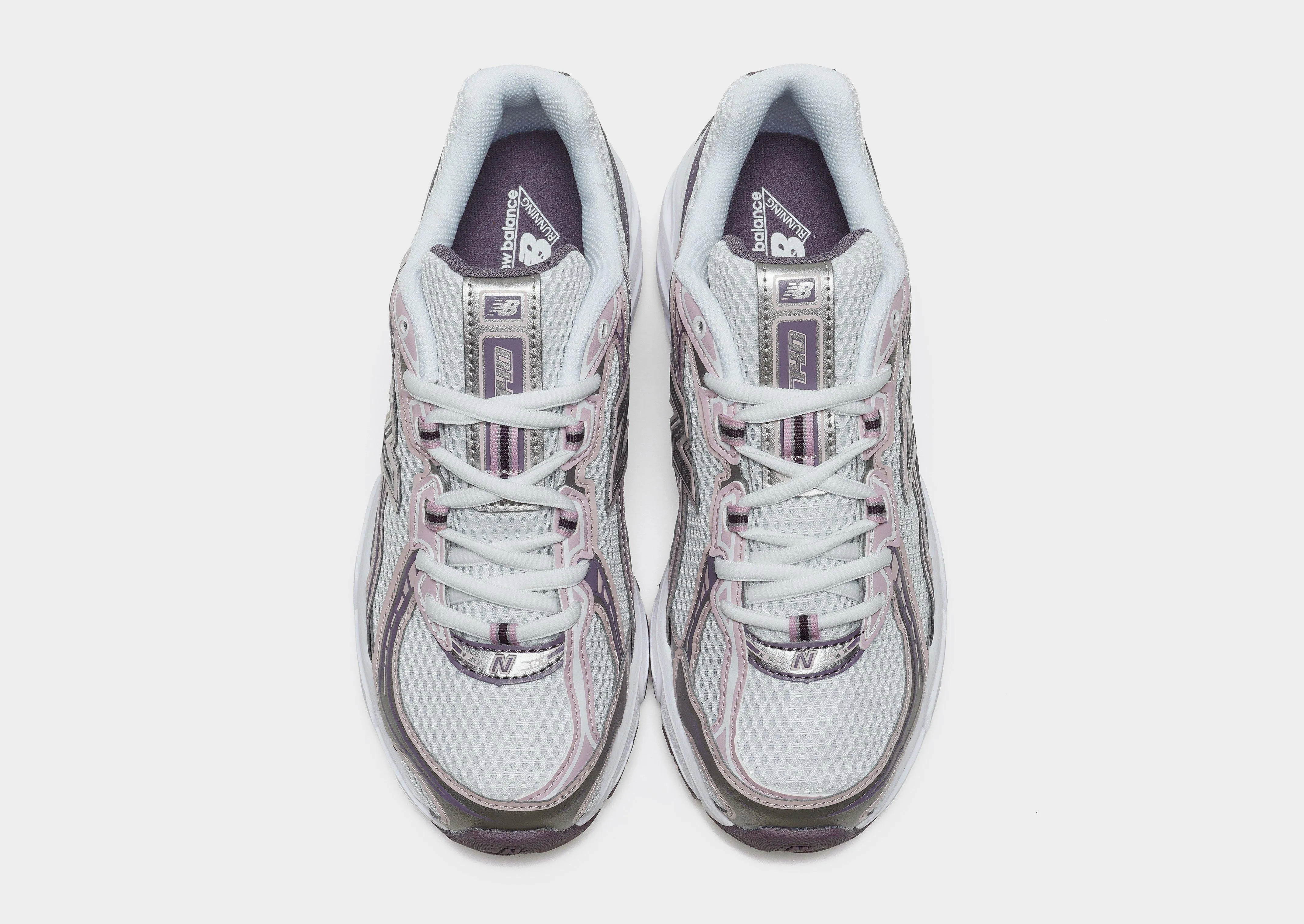 740 Women's Indoor equipment