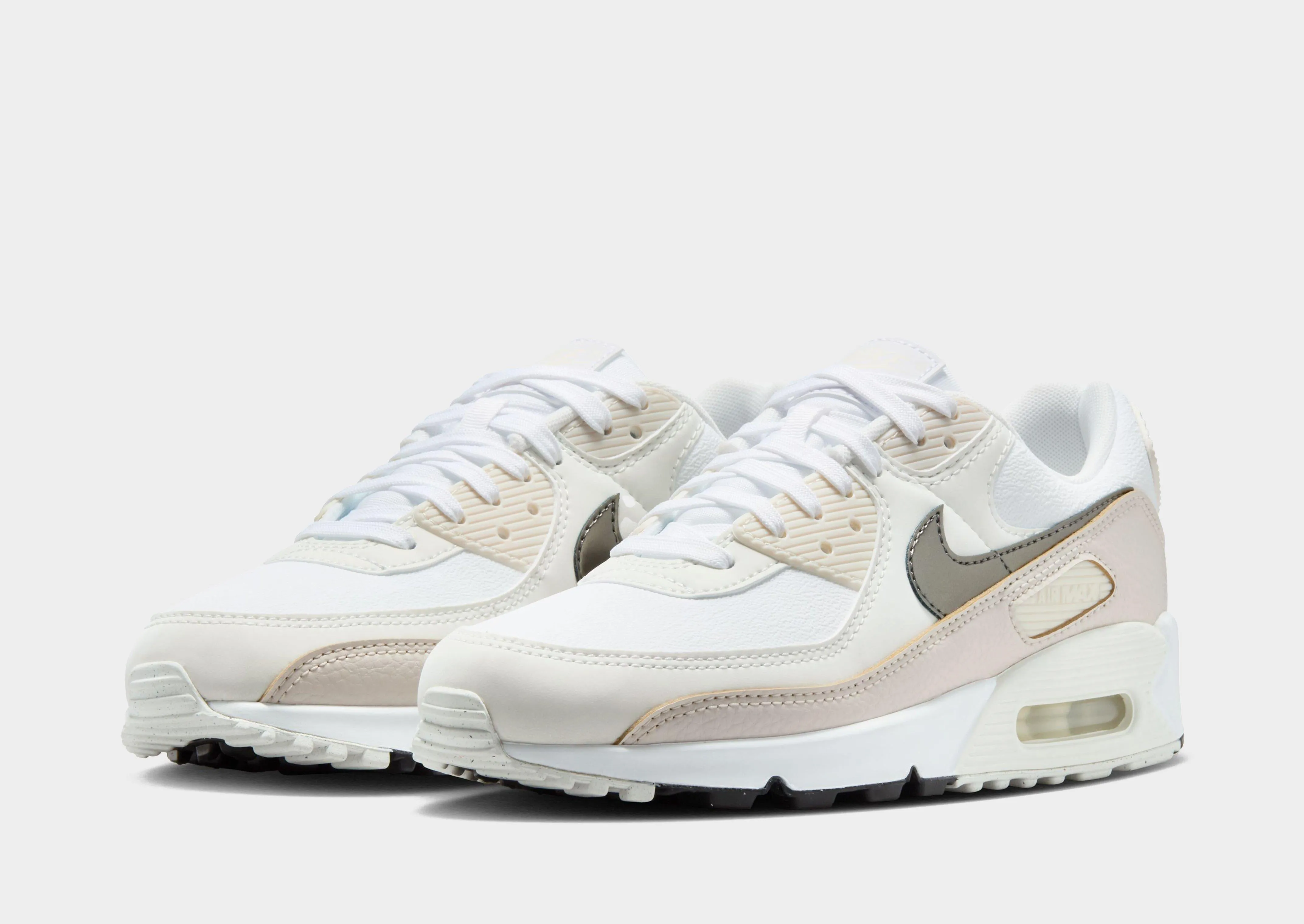 Air Max 90 Women's running in a meadow shoes