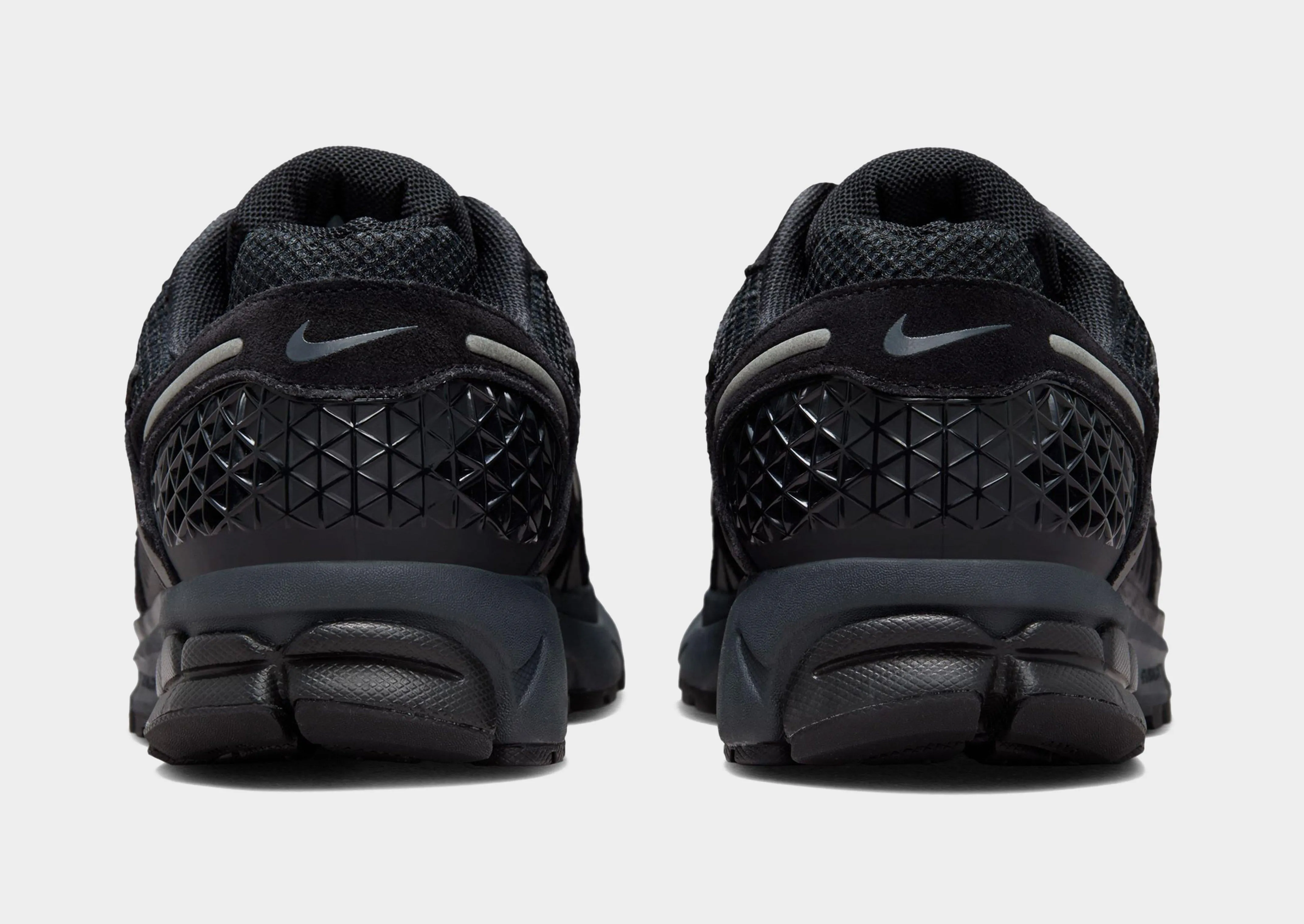 Zoom Vomero 5 Event running with a smooth outsole