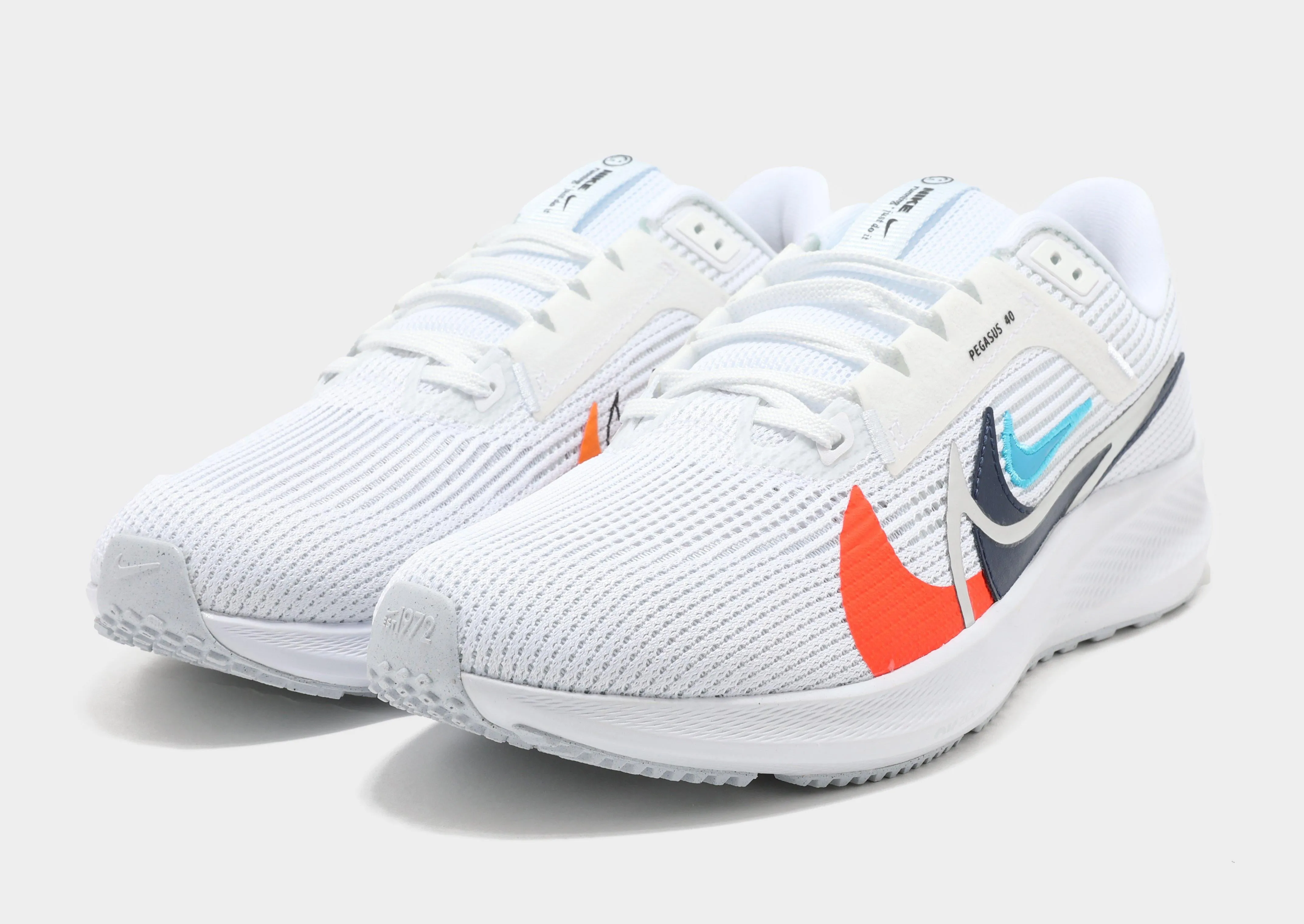 Air Zoom Pegasus 40 moisture - wicking feature