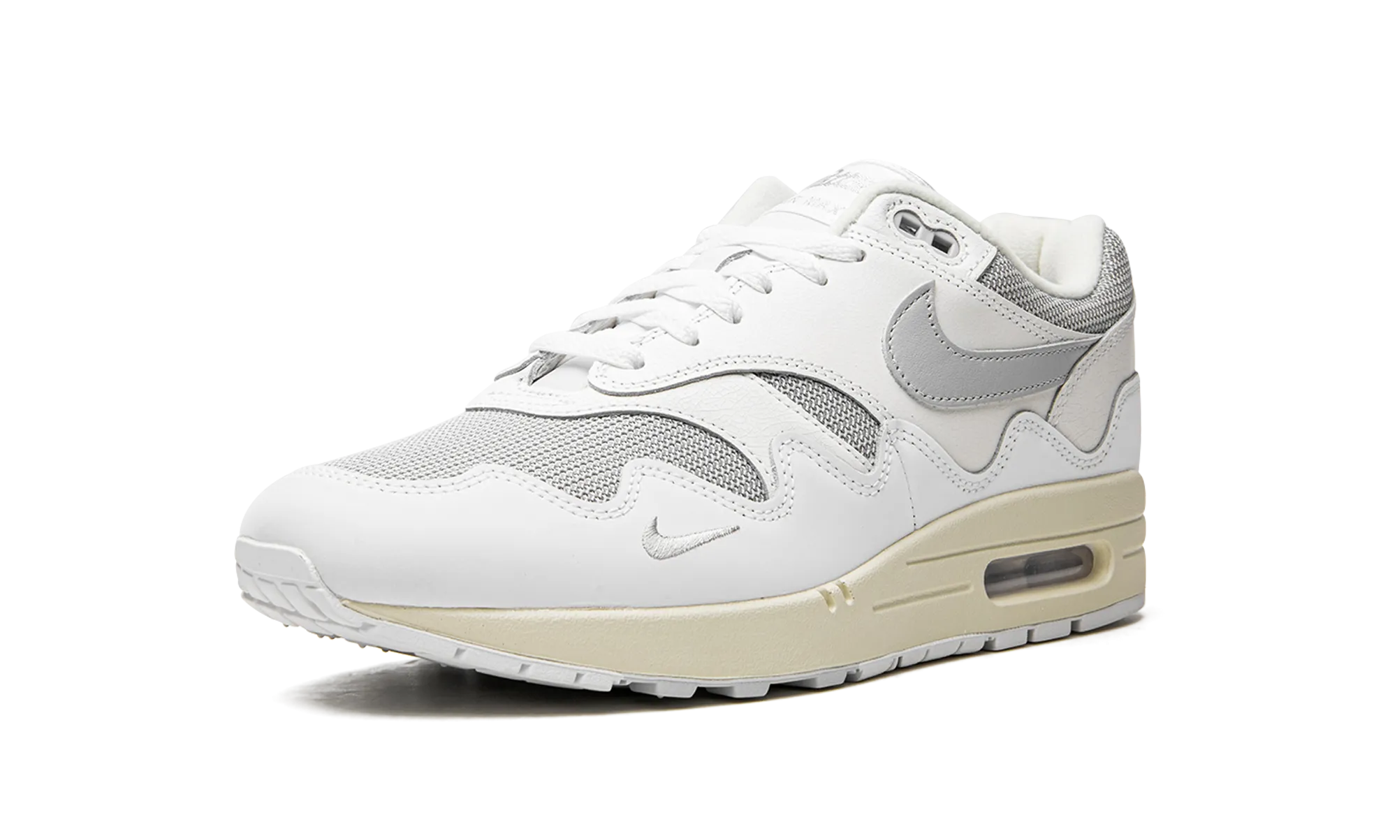Air Max 1 "Patta - Waves White" running in a river area shoes Ventilated Sides