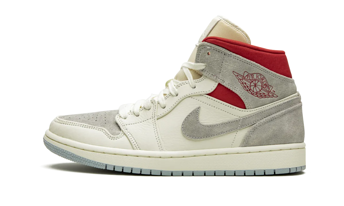 Supportive Heel Traction Lug Configuration Air Jordan 1 Mid PRM "Sneakersnstuff 20th anniversary"
