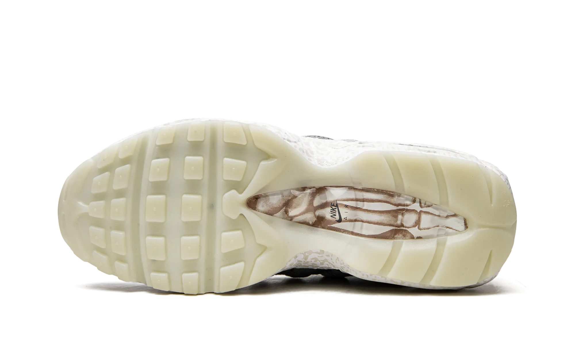 Air Max 95 QS "Light Bone-Glow in the Dark" running in the snow