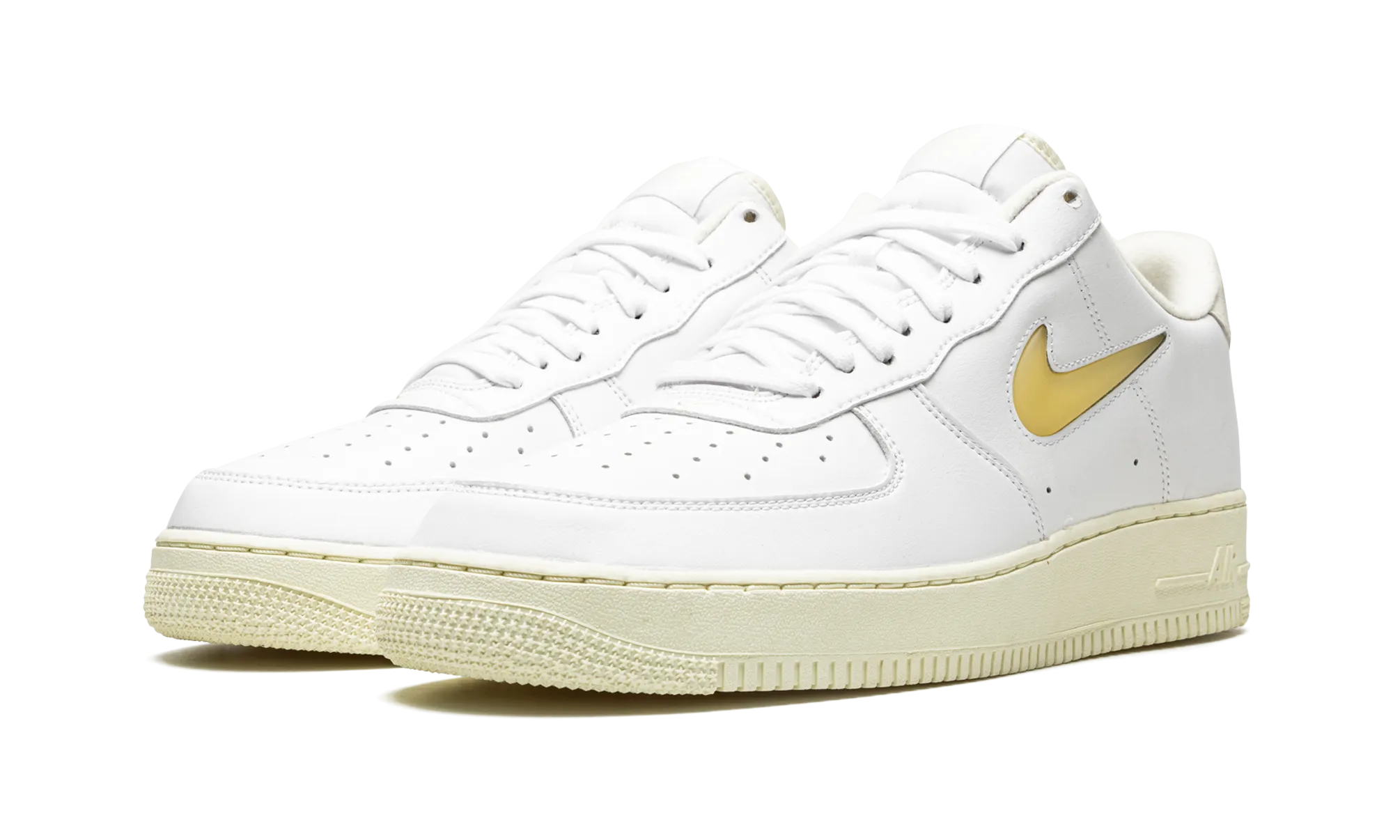 Air Force 1 Low Jewel "White/Pale Vanilla" Outdoor Day
