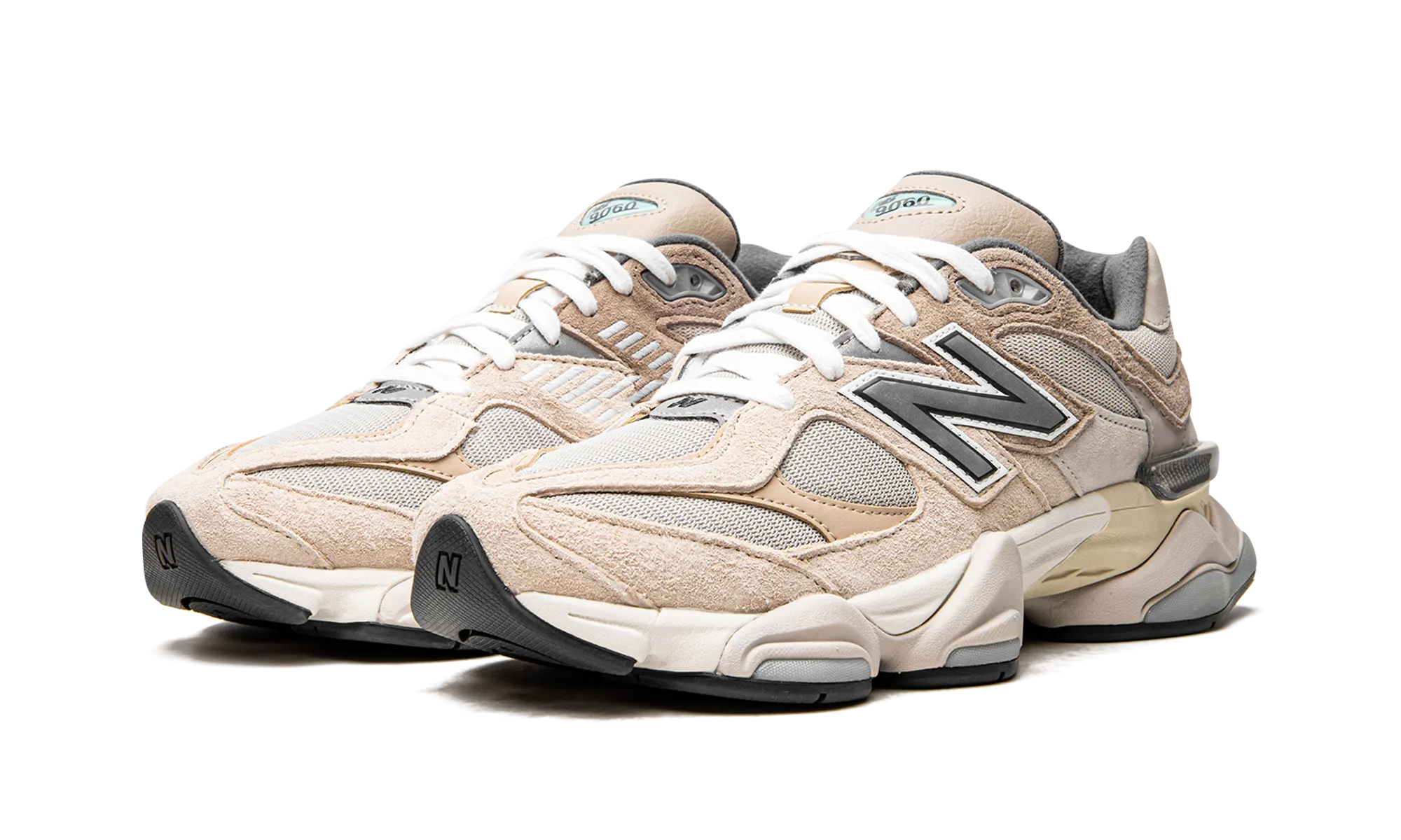 9060 "Sea Salt Surf" AntiOdor running in a glass bridge area shoes