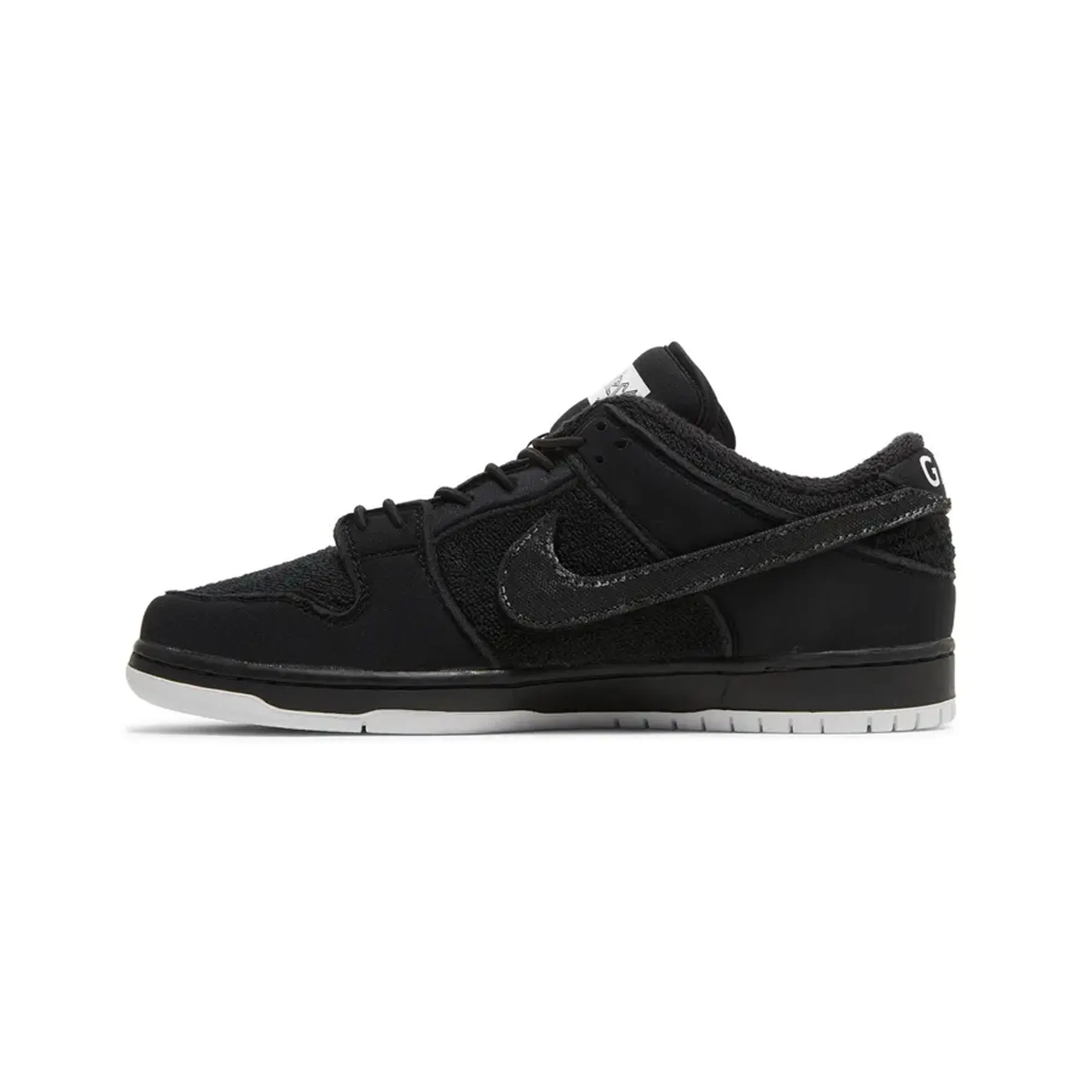 Full Comfort Nike SB Dunk Low x Gnarhunters 'Black' (2022)