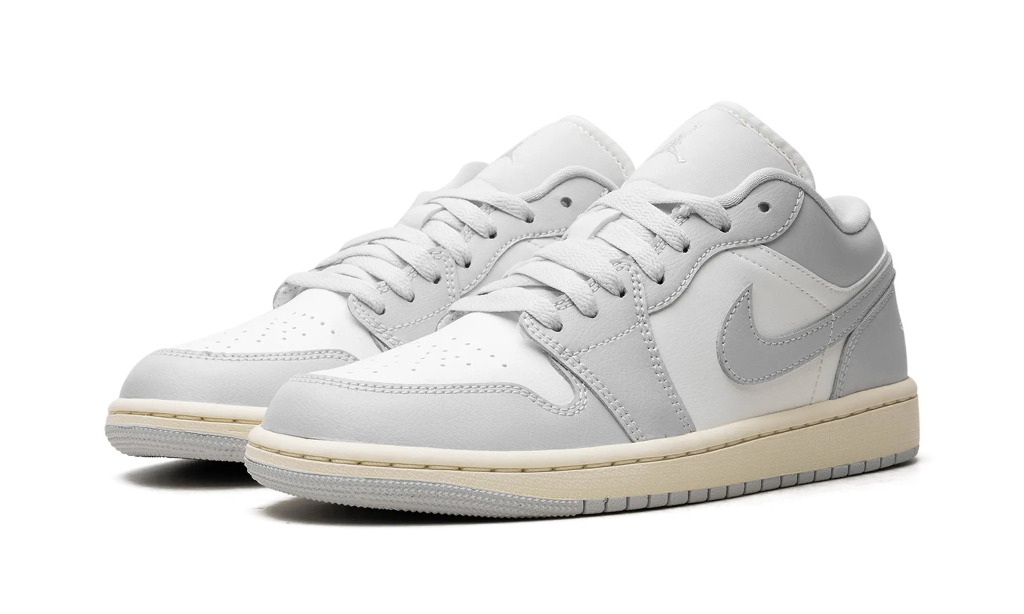 Air Jordan 1 WMNS "Light Grey" comfort feature Luxurious Feel