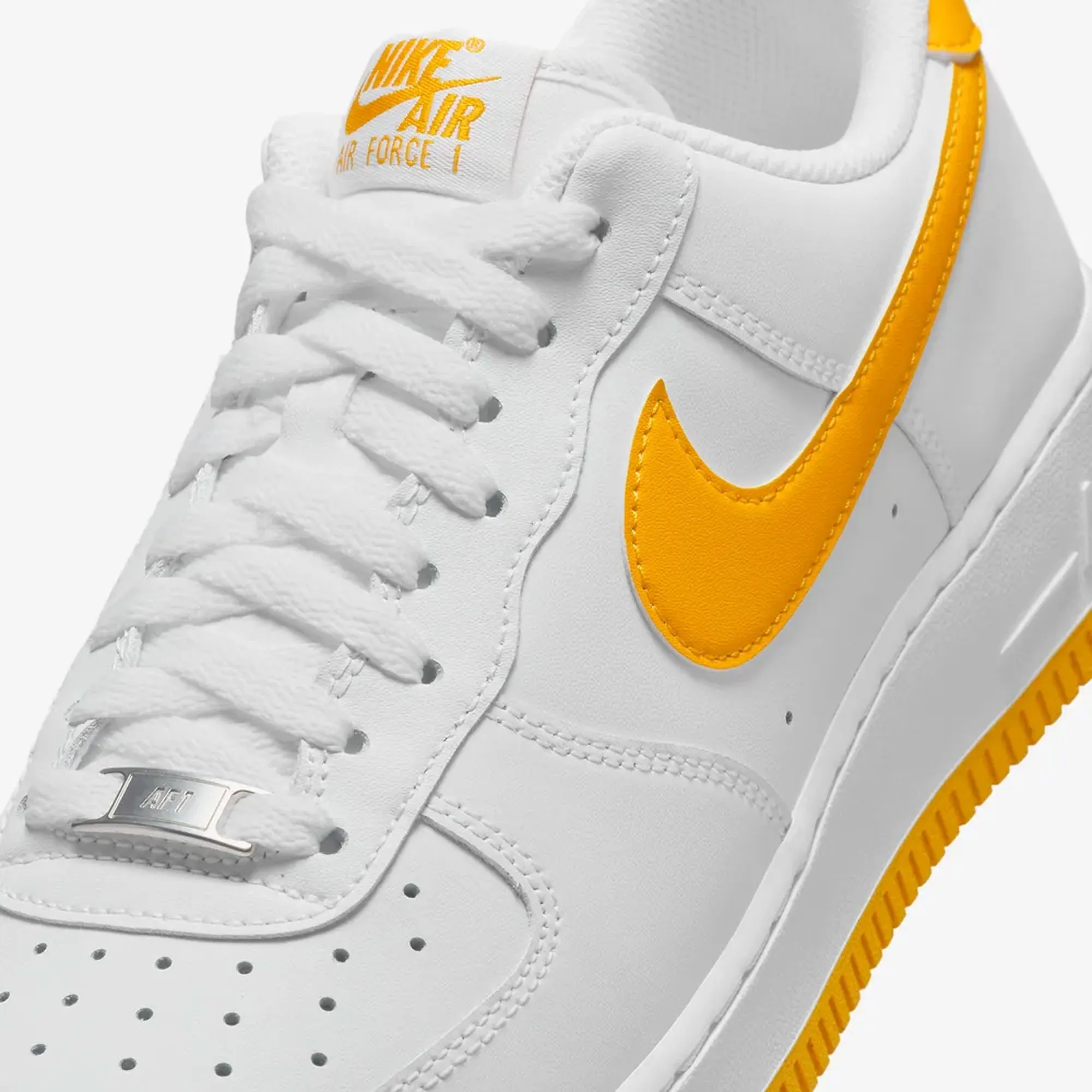 NIKE | AIR FORCE 1 '07 { WHITE/UNIVERSITY GOLD-WHITE Vibration Dampening Tech