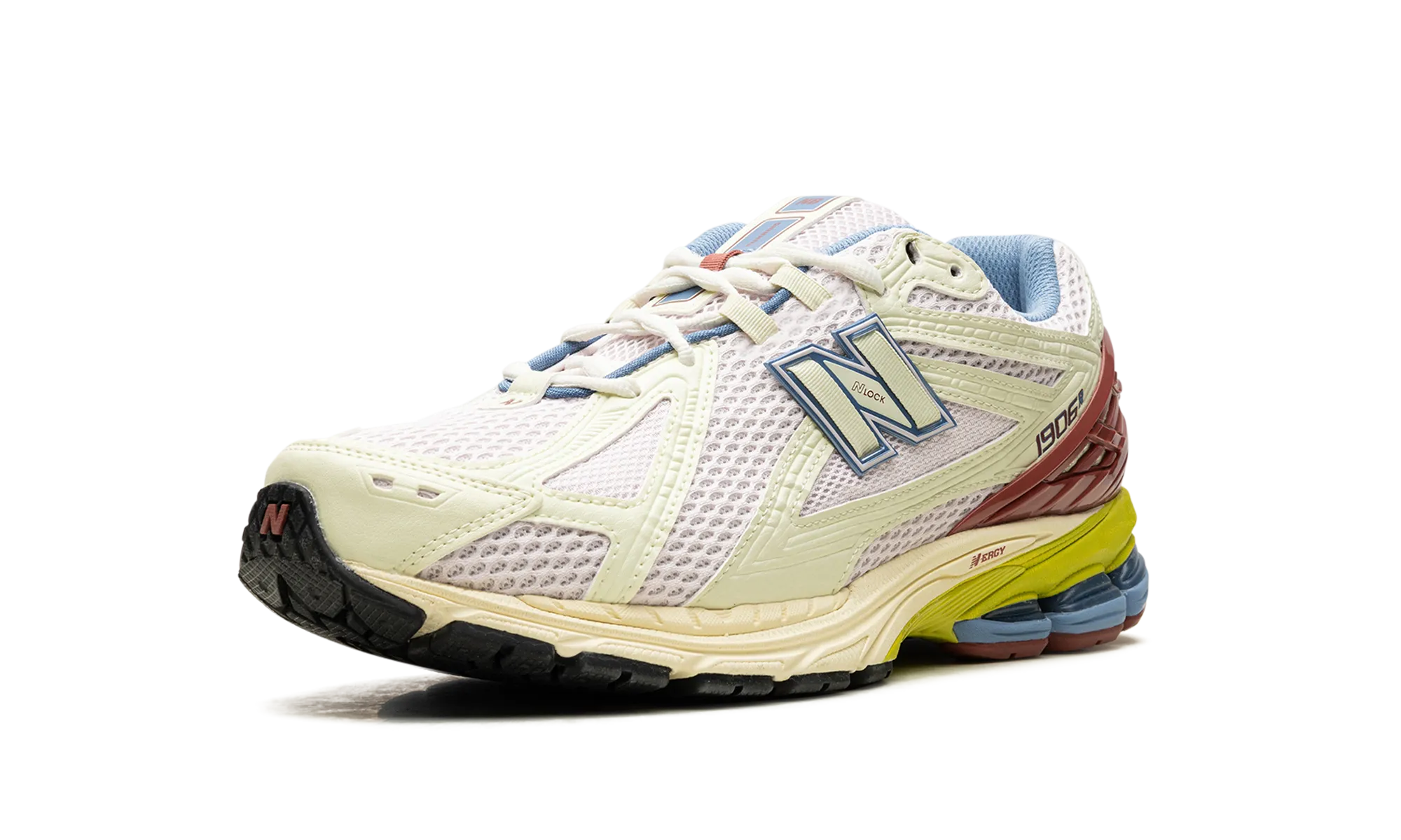 1906R "Dawn Glow/Tamarind" urban running shoe utilization