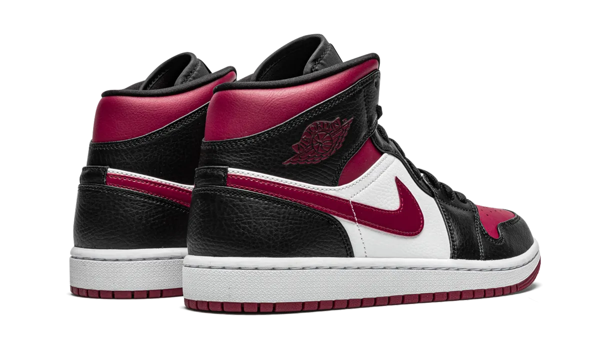 ScratchResistantSurface Functional Wear Air Jordan 1 Mid "Bred Toe"