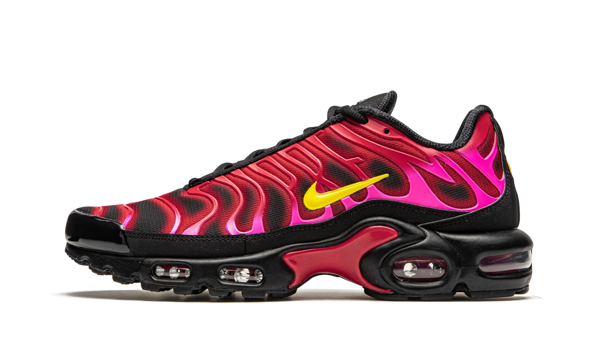 Air Max Plus TN "Supreme - Black / Red" running in poorly - maintained tracks shoes